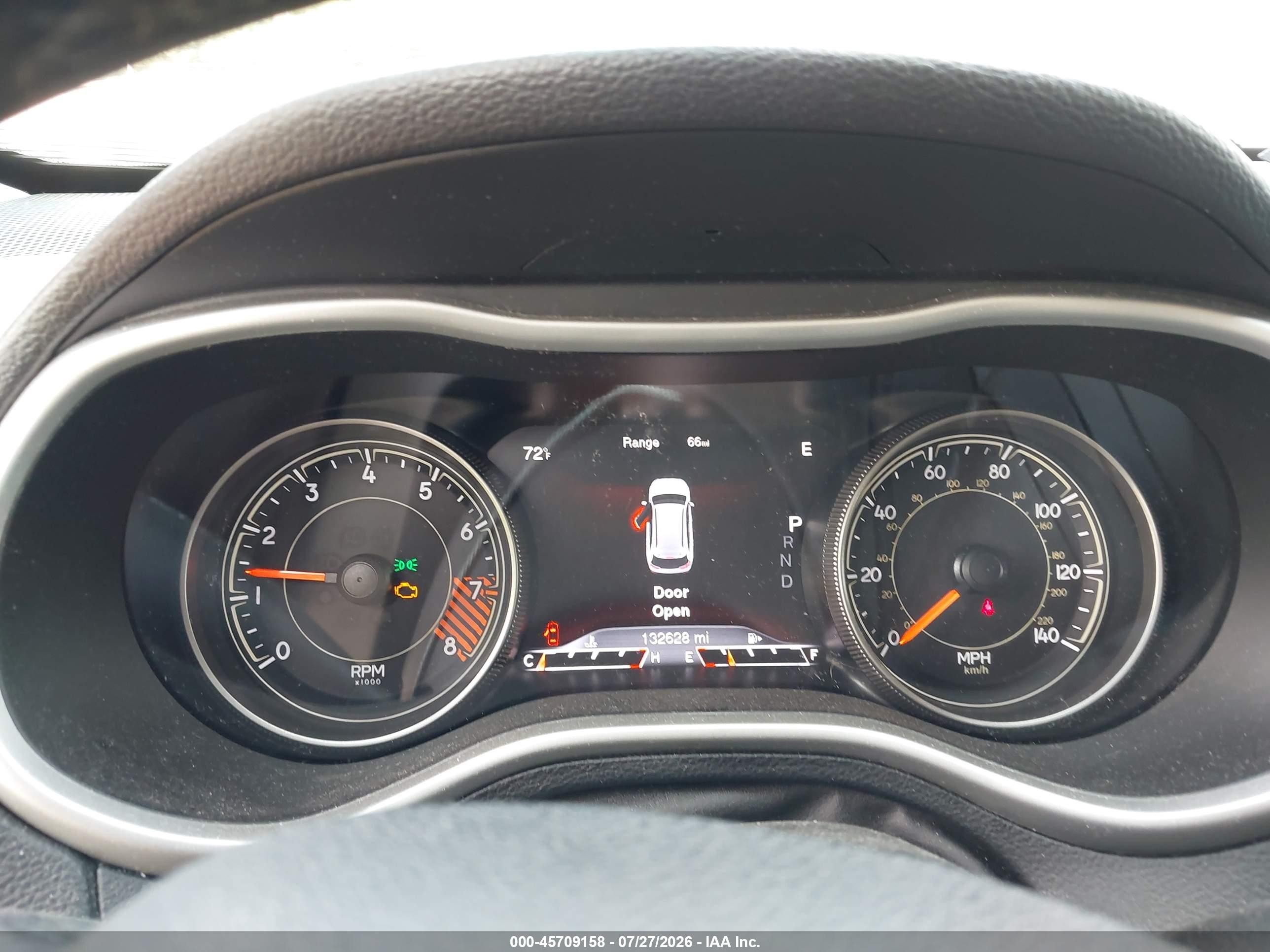 2015 Jeep Cherokee Trailhawk Orange vin: 1C4PJMBS2FW640024