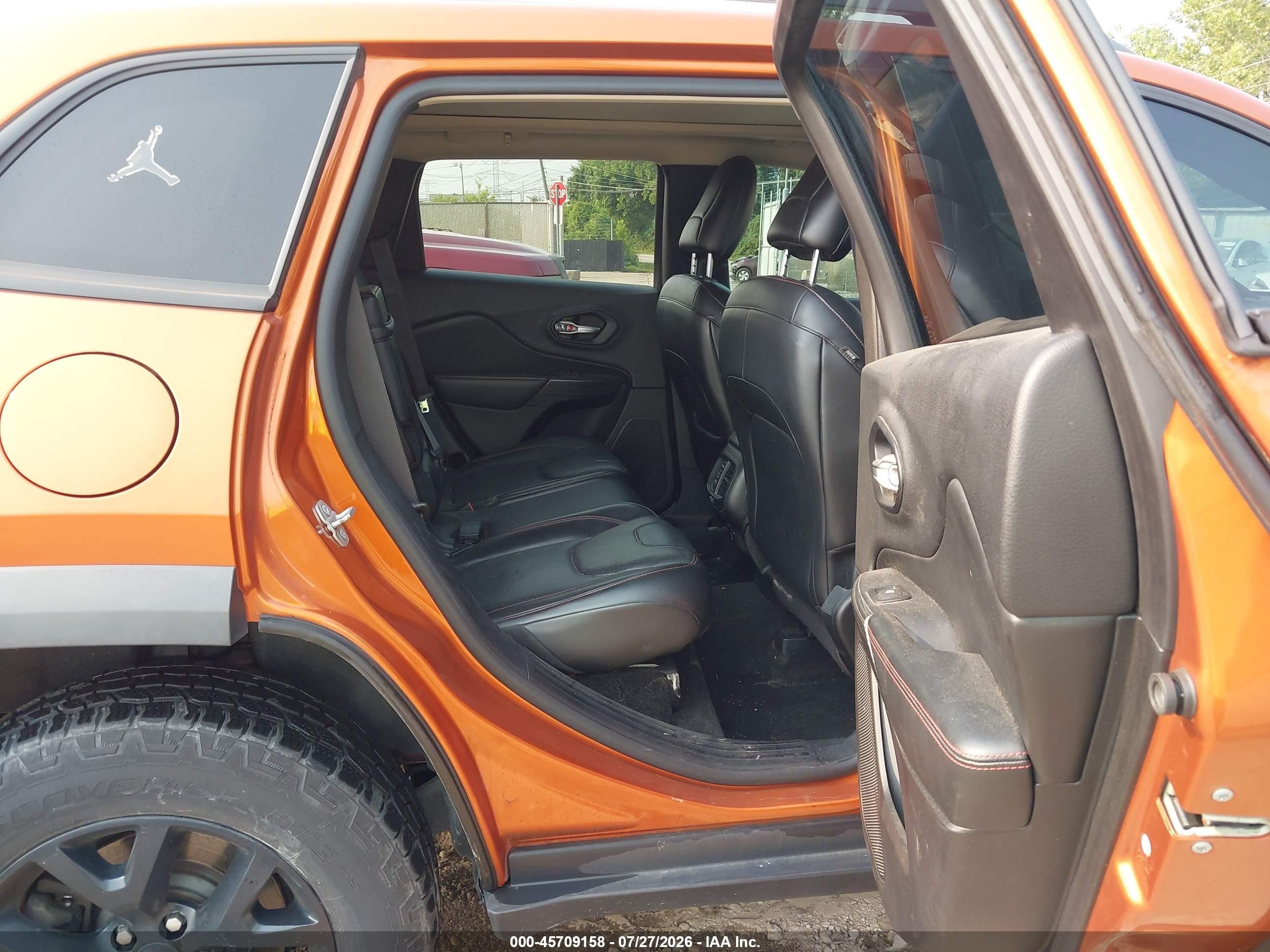 2015 Jeep Cherokee Trailhawk Orange vin: 1C4PJMBS2FW640024