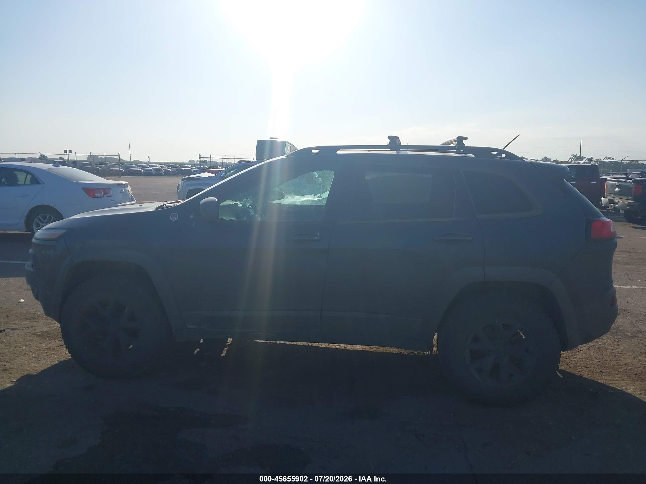 2015 Jeep Cherokee Trailhawk Gray vin: 1C4PJMBS2FW710444
