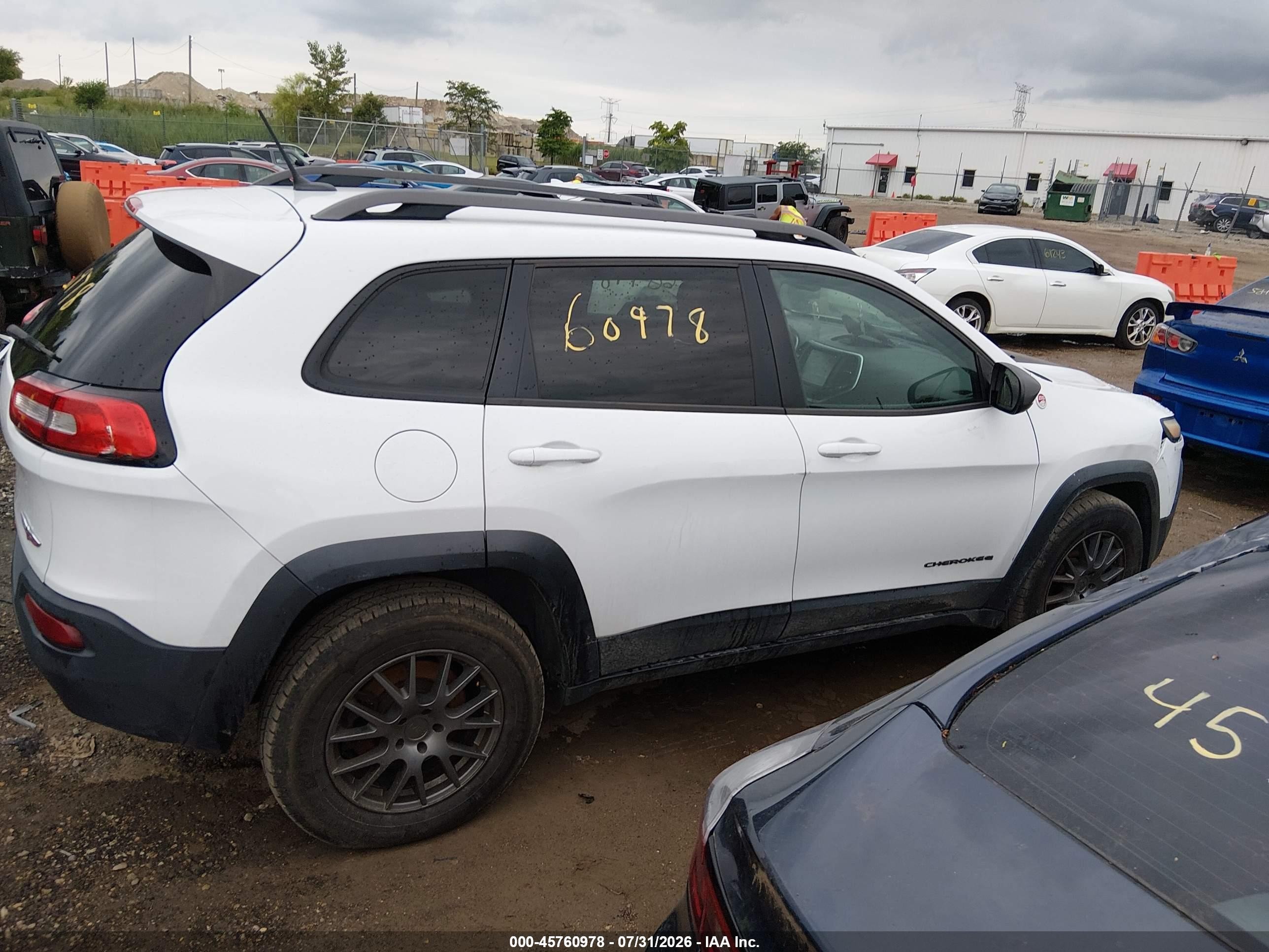 2015 Jeep Cherokee   White vin: 1C4PJMBS2FW785256