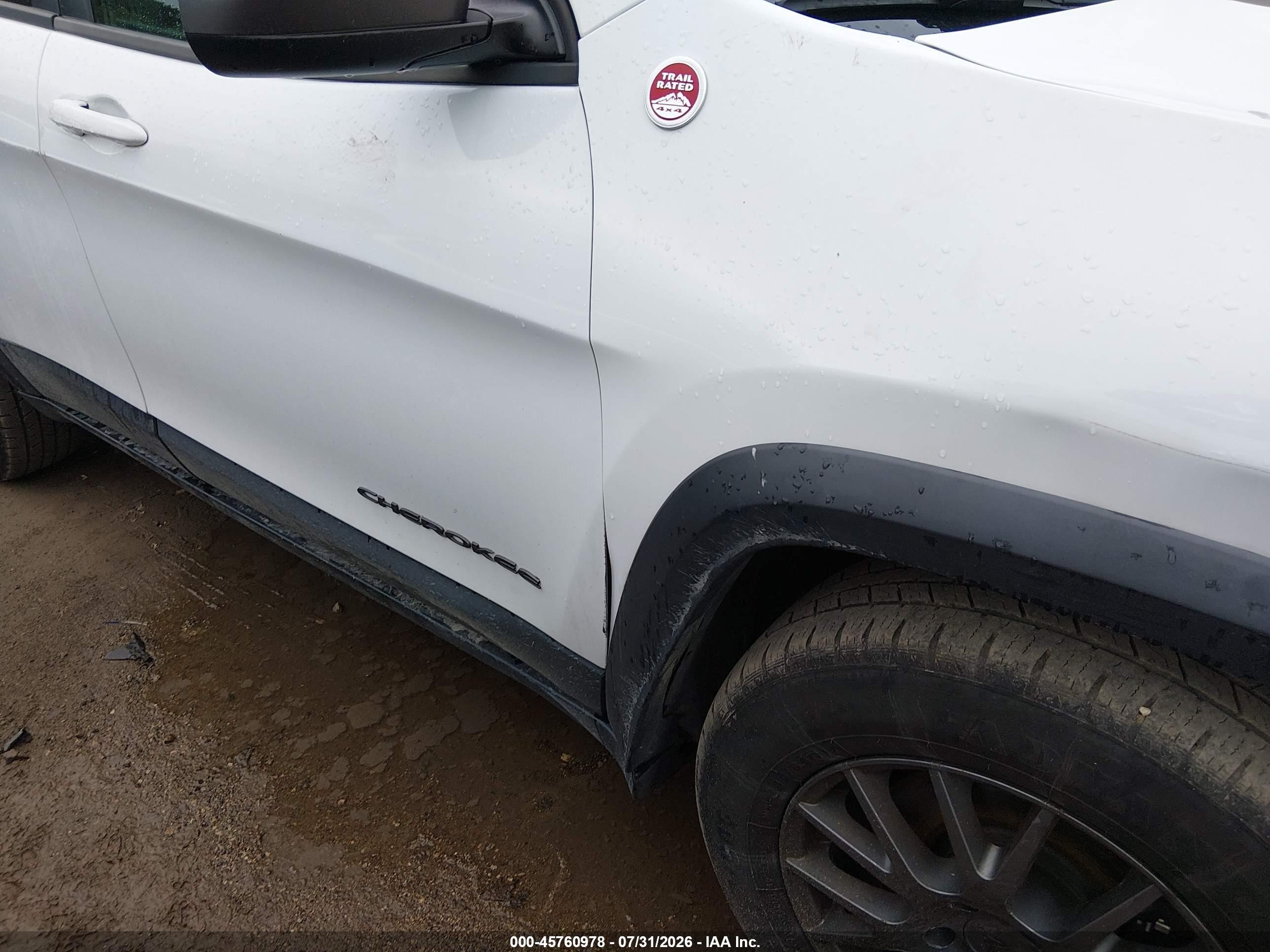 2015 Jeep Cherokee   White vin: 1C4PJMBS2FW785256