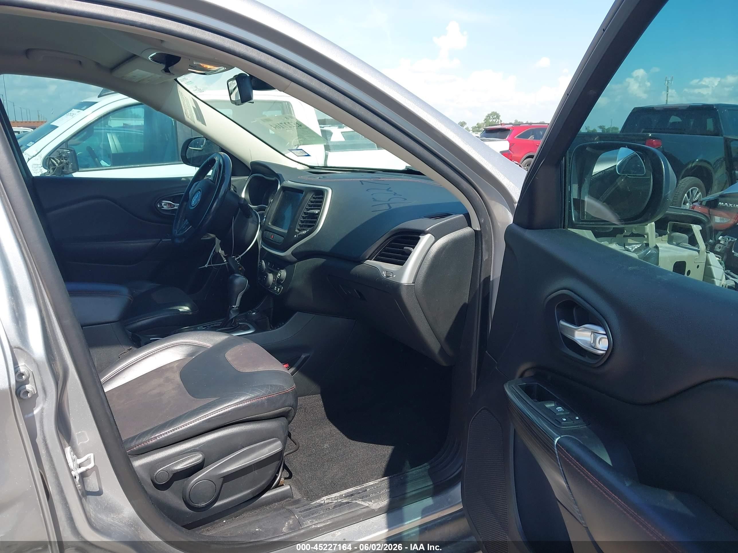 2014 Jeep Cherokee Trailhawk Серый vin: 1C4PJMBS3EW180919