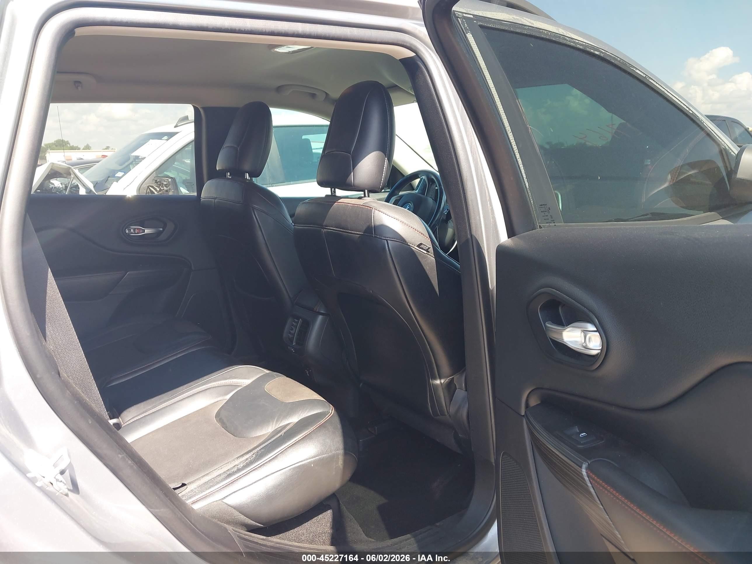 2014 Jeep Cherokee Trailhawk Серый vin: 1C4PJMBS3EW180919