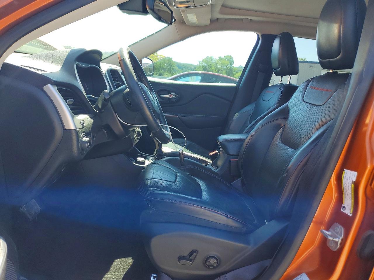 2015 Jeep Cherokee Trailhawk Orange vin: 1C4PJMBS3FW558173