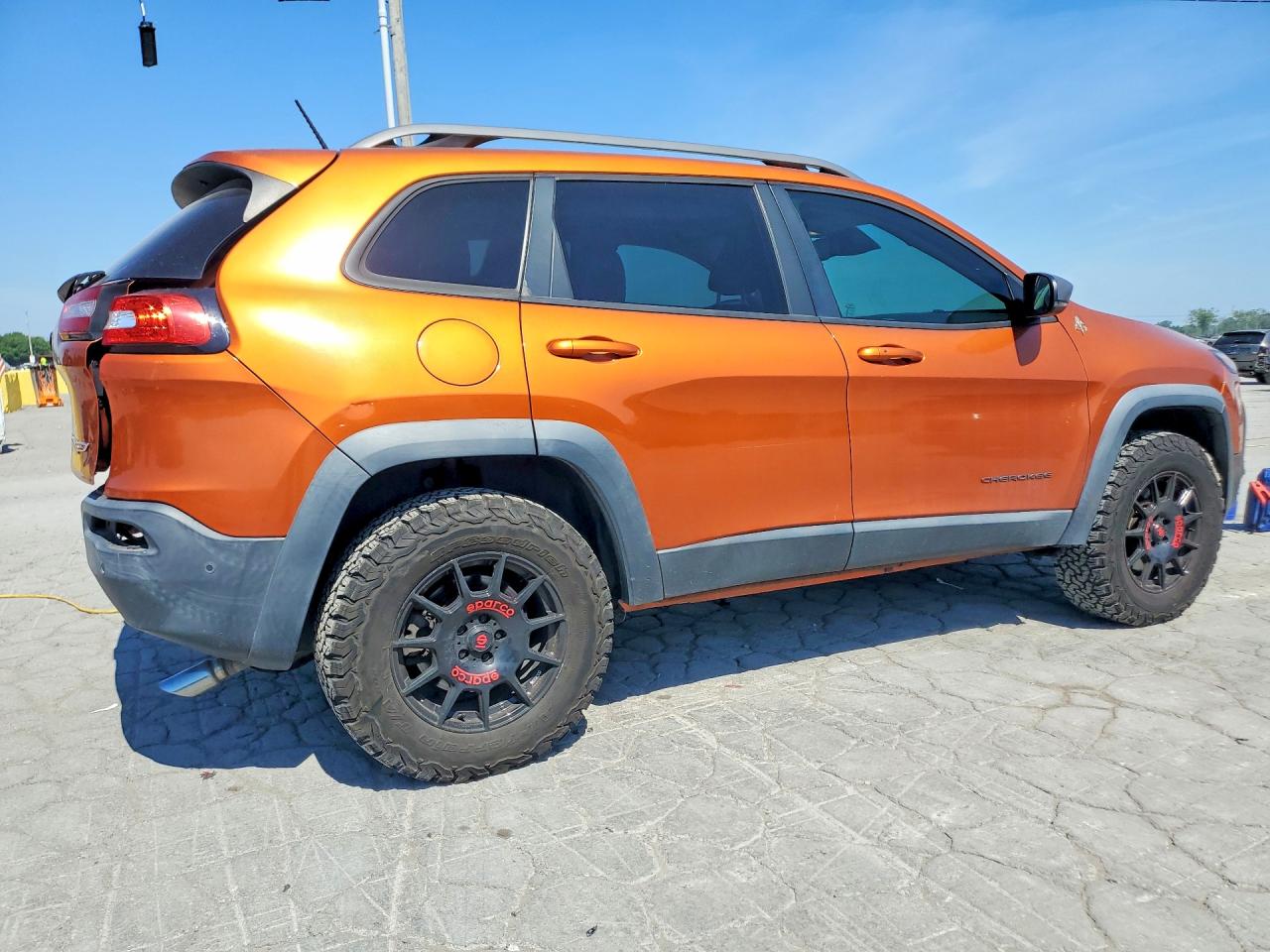 2015 Jeep Cherokee Trailhawk Orange vin: 1C4PJMBS3FW558173