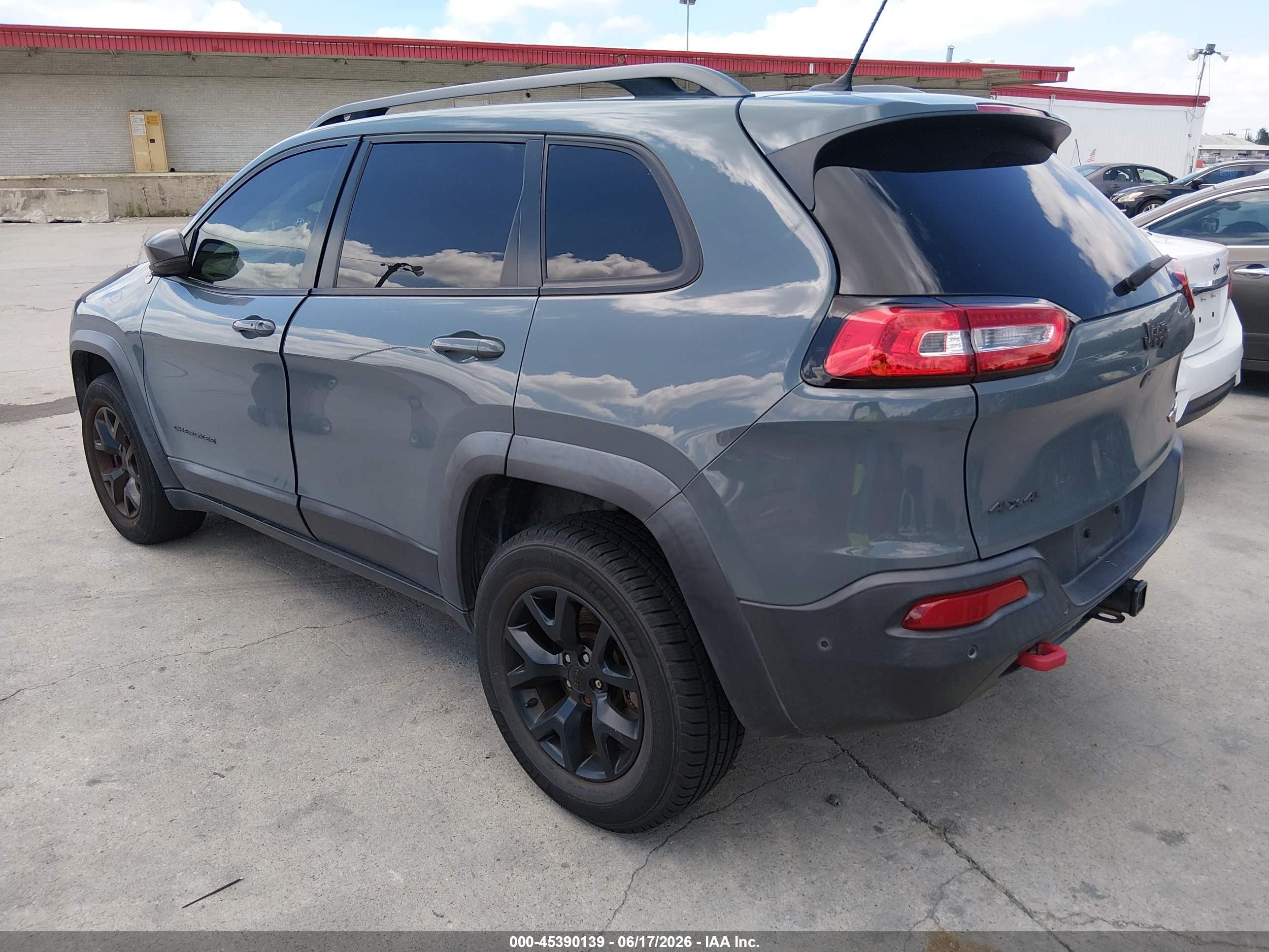 2015 Jeep Cherokee Trailhawk Gray vin: 1C4PJMBS3FW558366