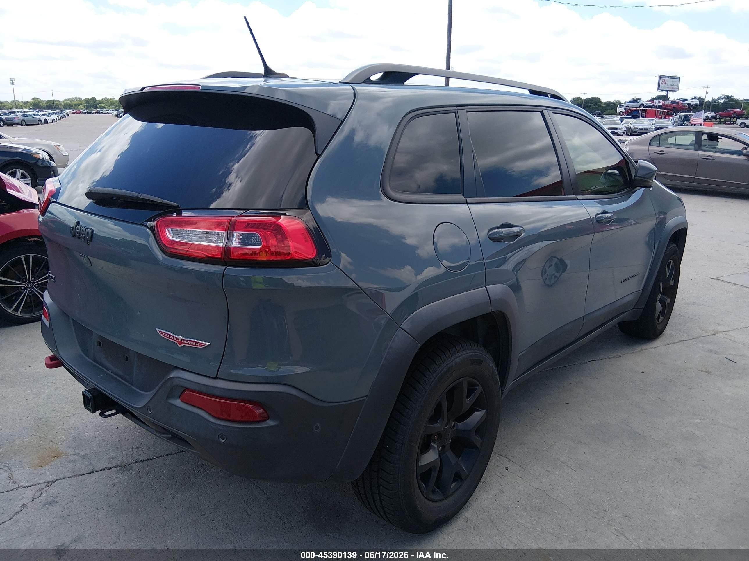 2015 Jeep Cherokee Trailhawk Gray vin: 1C4PJMBS3FW558366