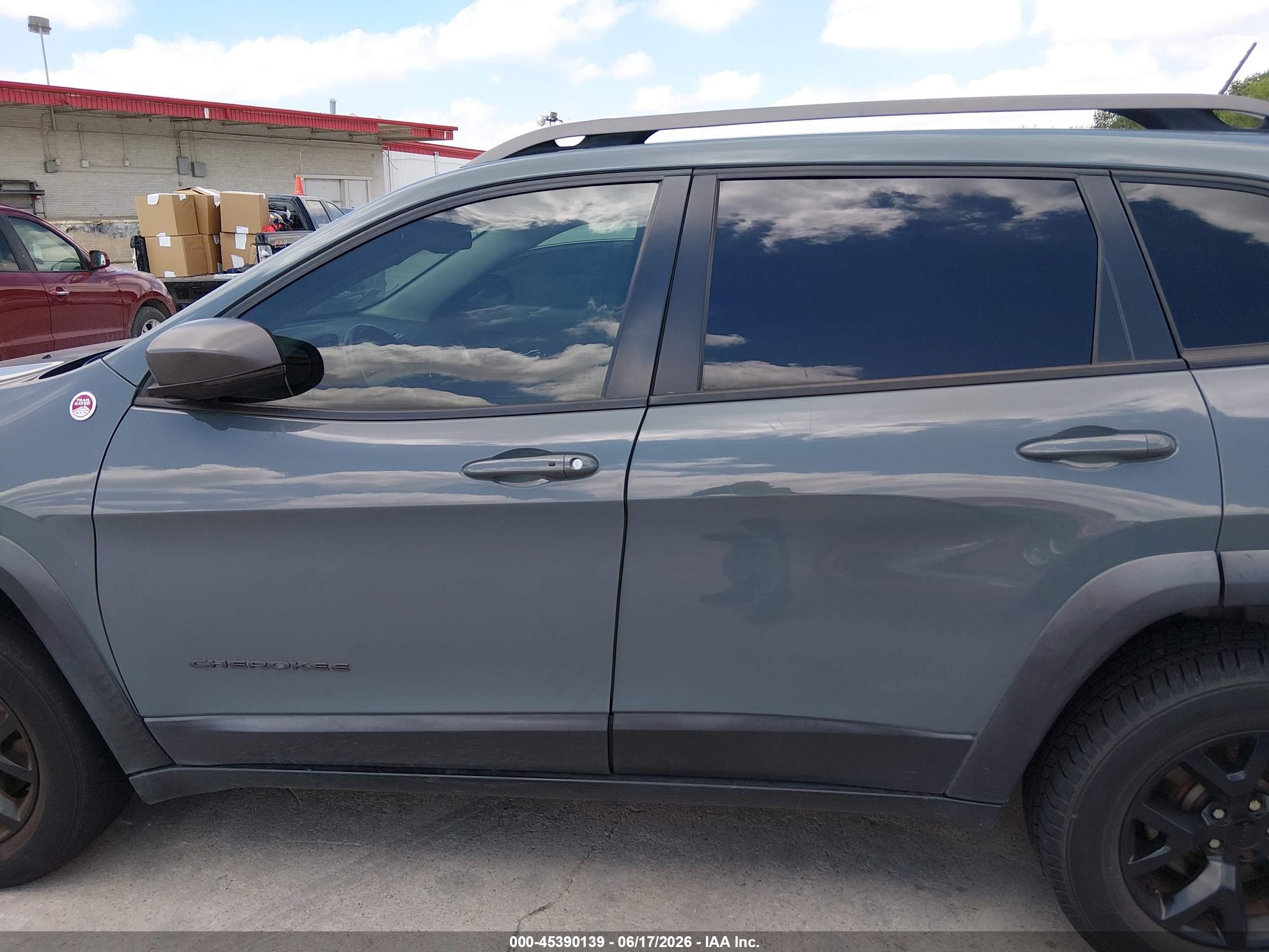 2015 Jeep Cherokee Trailhawk Gray vin: 1C4PJMBS3FW558366