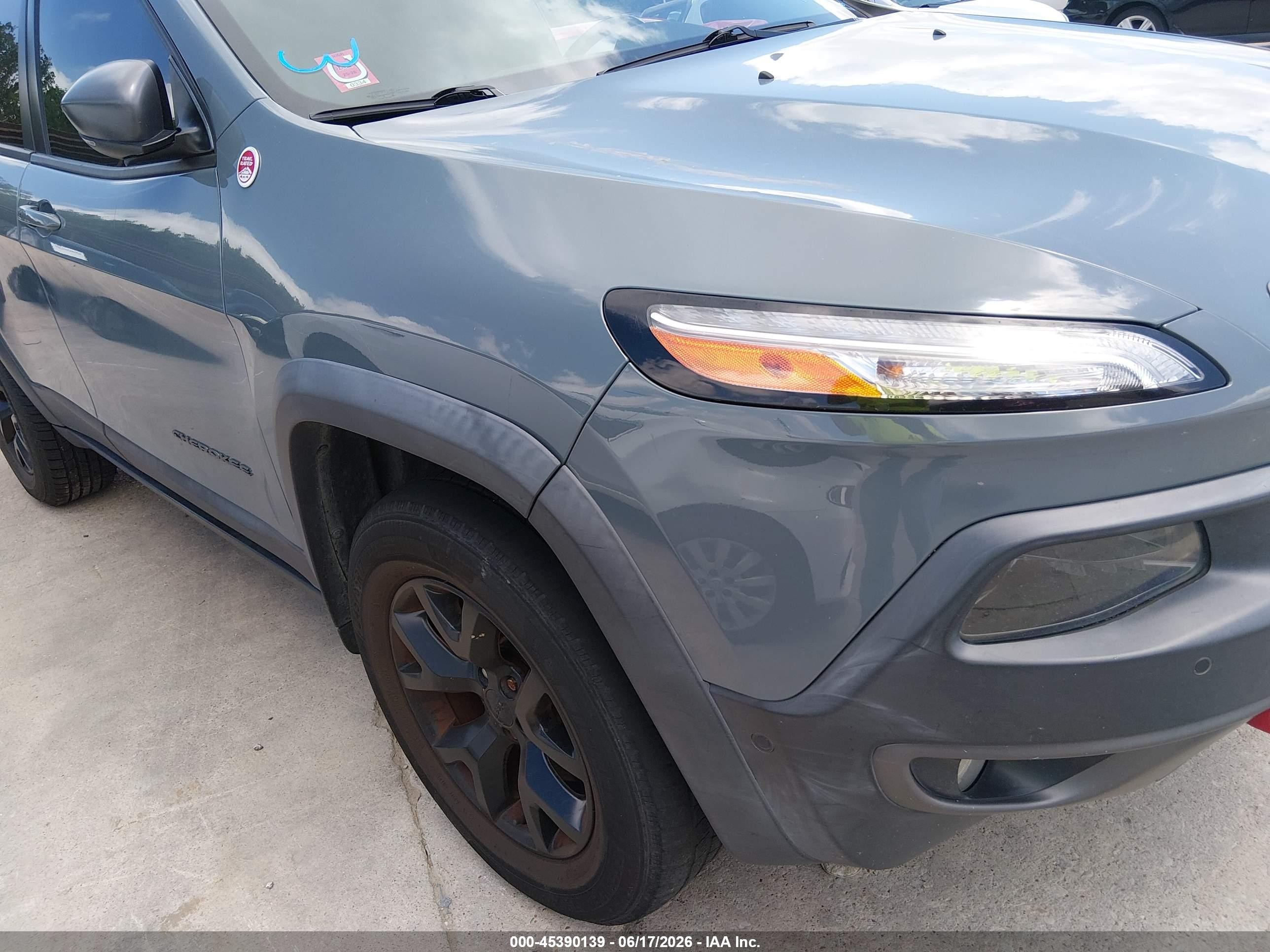 2015 Jeep Cherokee Trailhawk Gray vin: 1C4PJMBS3FW558366