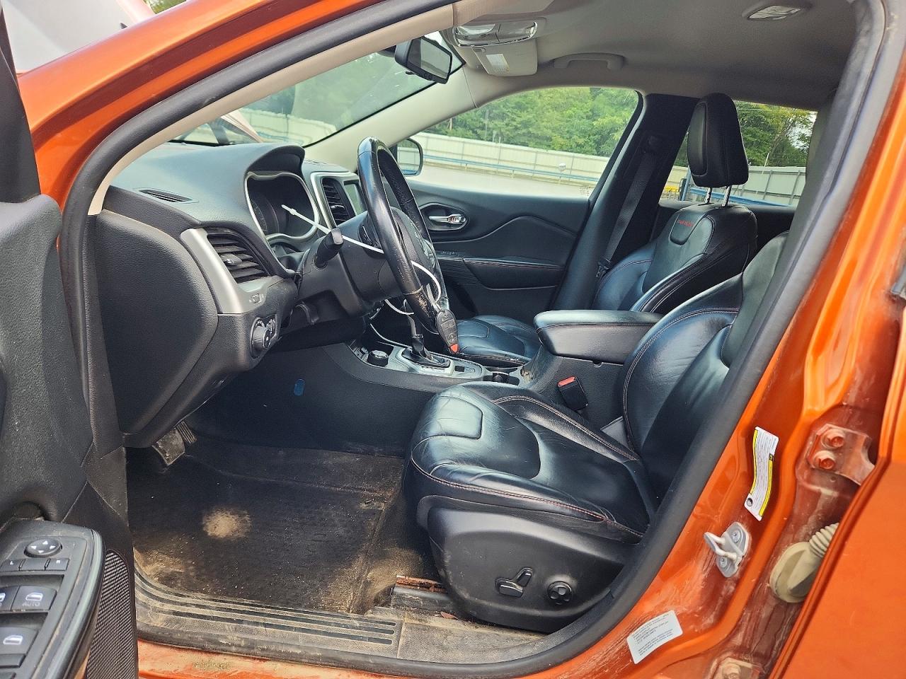 2015 Jeep Cherokee Trailhawk Orange vin: 1C4PJMBS3FW569786