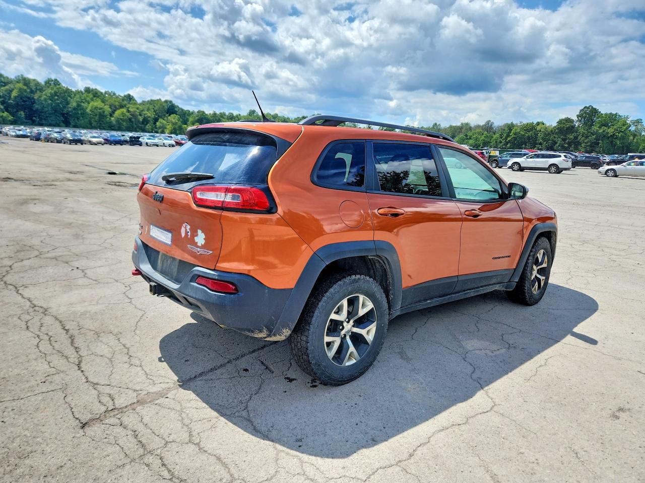 2015 Jeep Cherokee Trailhawk Orange vin: 1C4PJMBS3FW569786