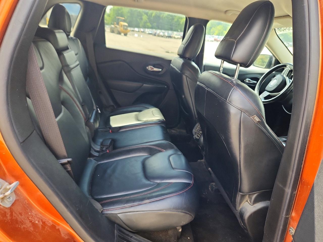 2015 Jeep Cherokee Trailhawk Orange vin: 1C4PJMBS3FW569786