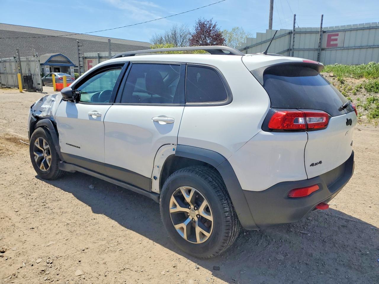2015 Jeep Cherokee Trailhawk White vin: 1C4PJMBS3FW610109