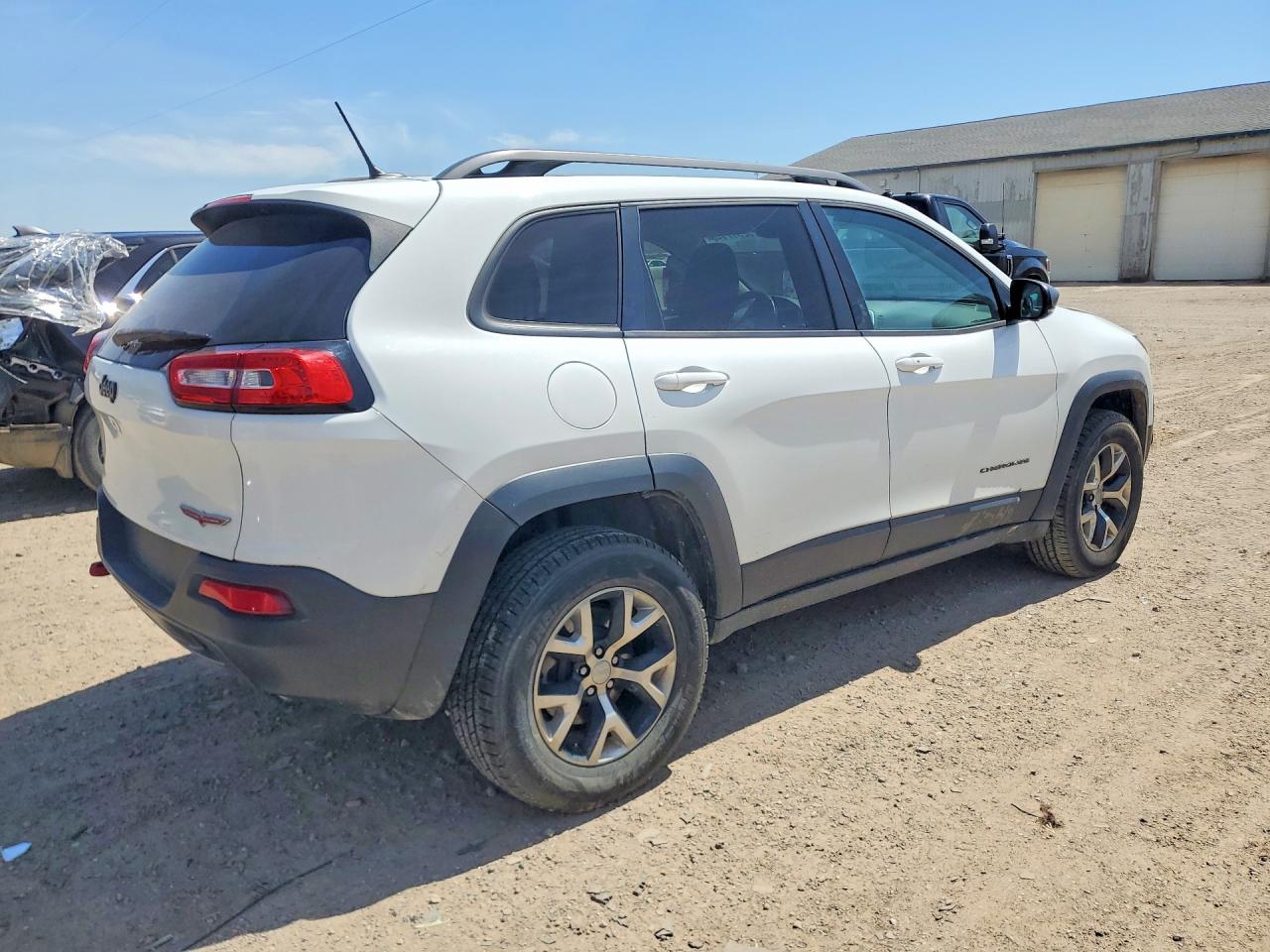2015 Jeep Cherokee Trailhawk White vin: 1C4PJMBS3FW610109