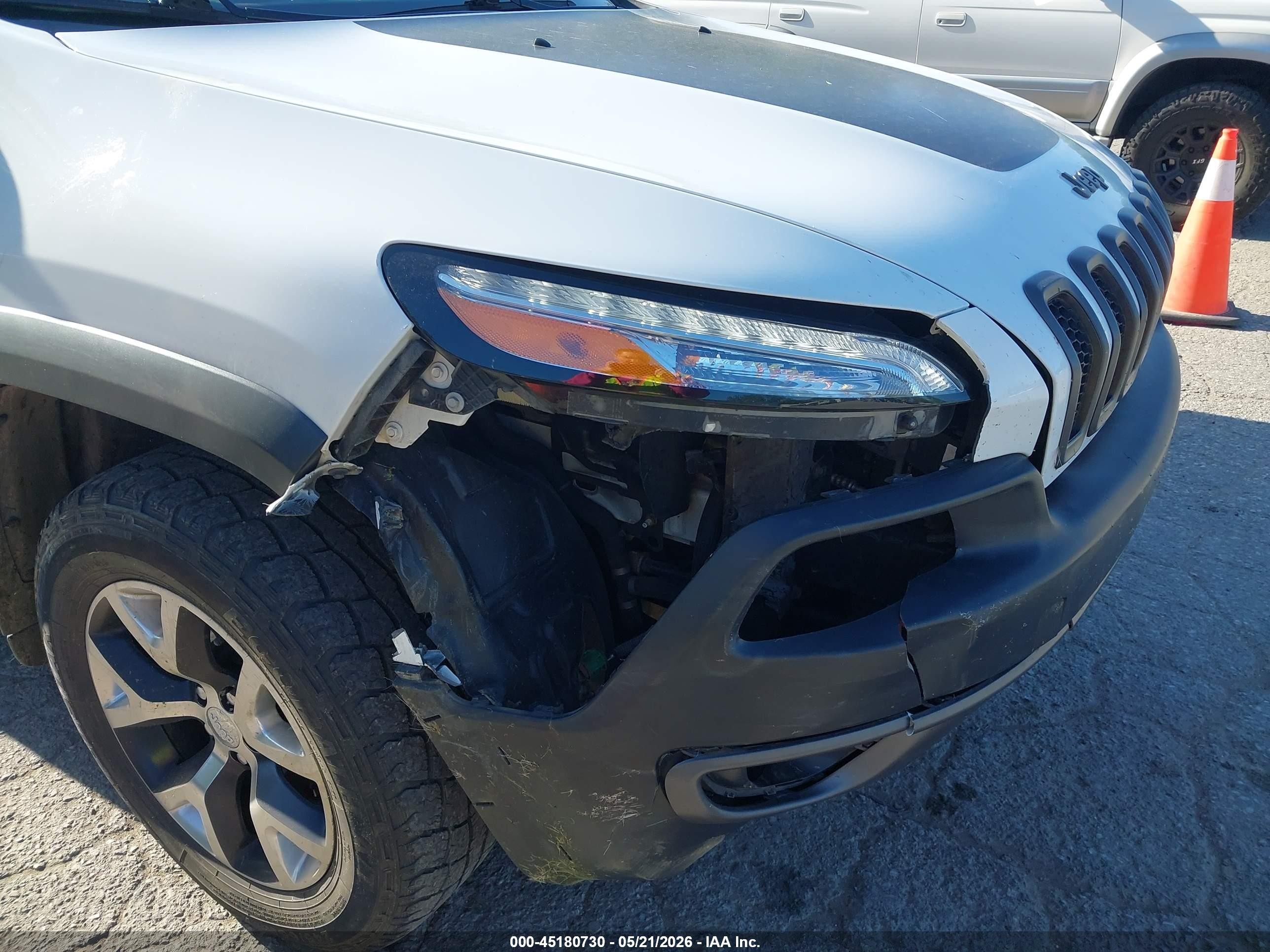 2015 Jeep Cherokee Trailhawk White vin: 1C4PJMBS3FW648083