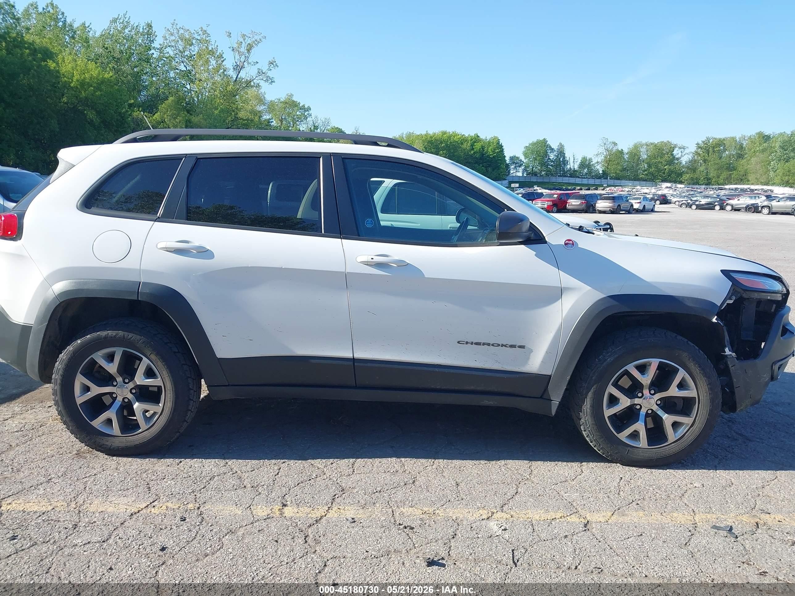 2015 Jeep Cherokee Trailhawk White vin: 1C4PJMBS3FW648083