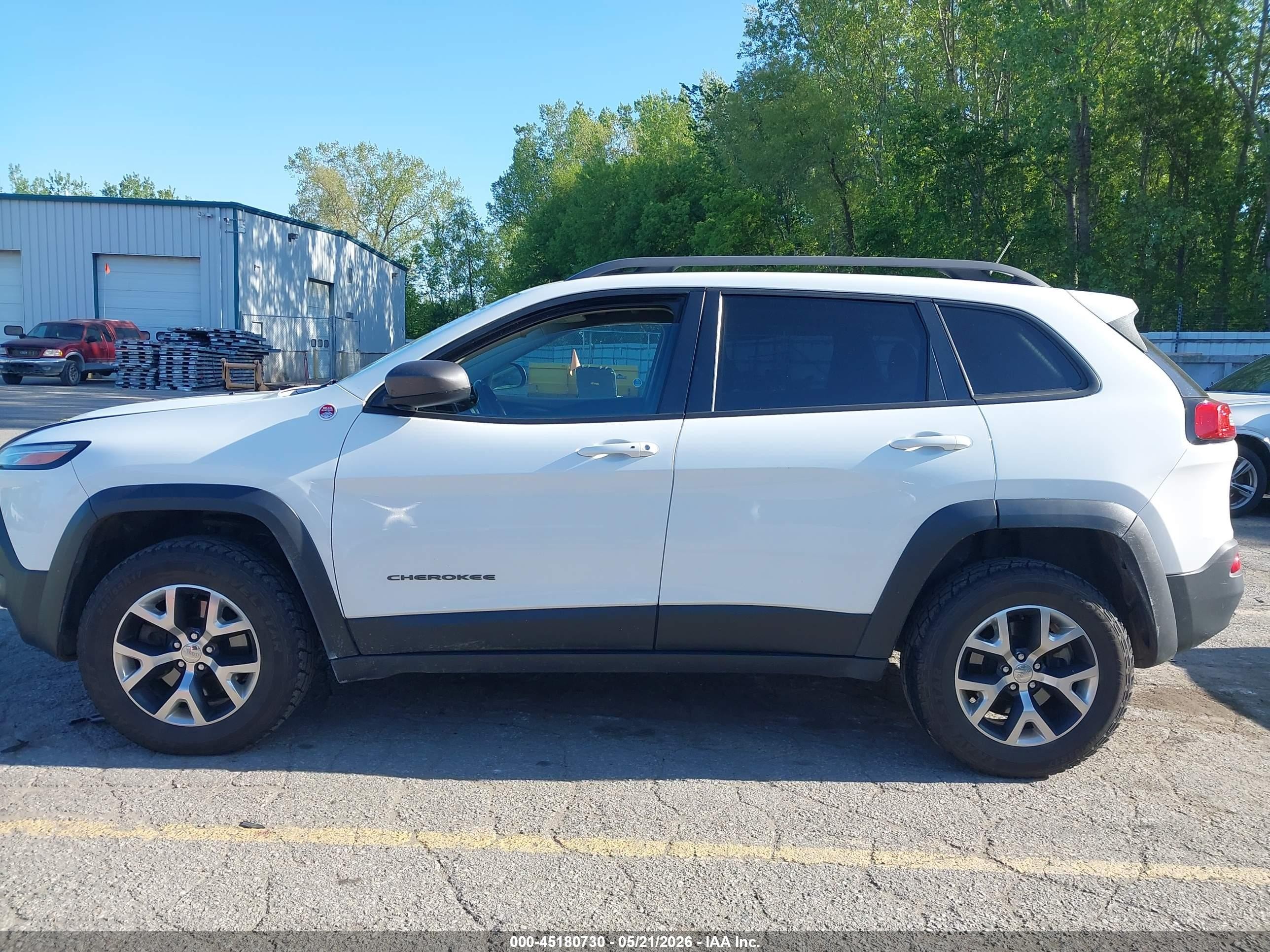 2015 Jeep Cherokee Trailhawk White vin: 1C4PJMBS3FW648083