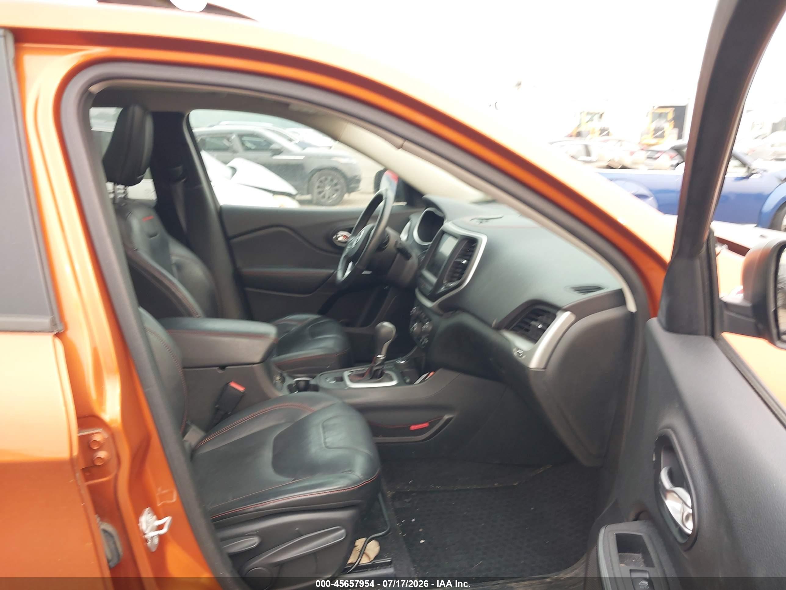 2015 Jeep Cherokee   Orange vin: 1C4PJMBS3FW649749