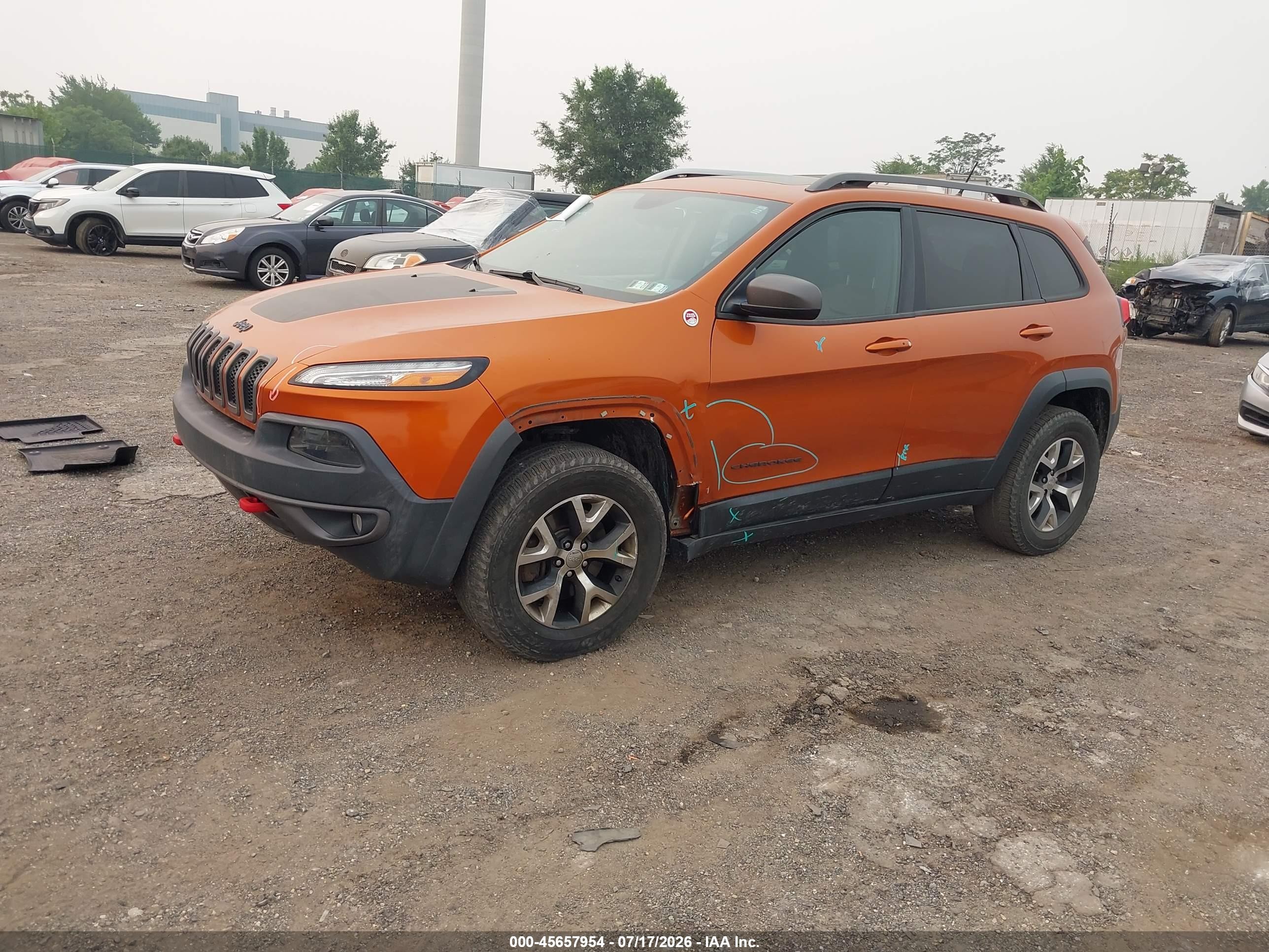 2015 Jeep Cherokee   Orange vin: 1C4PJMBS3FW649749