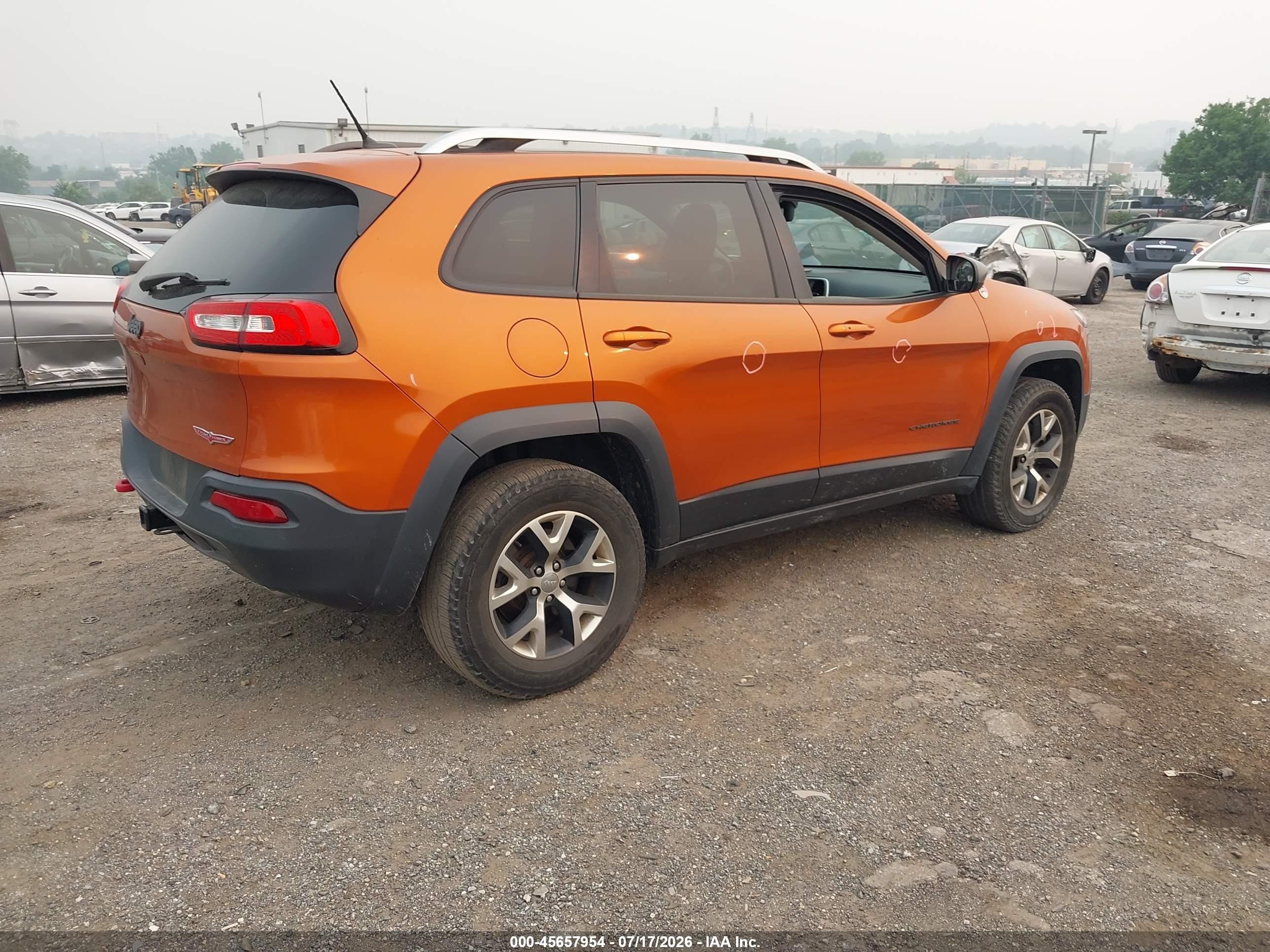 2015 Jeep Cherokee   Orange vin: 1C4PJMBS3FW649749