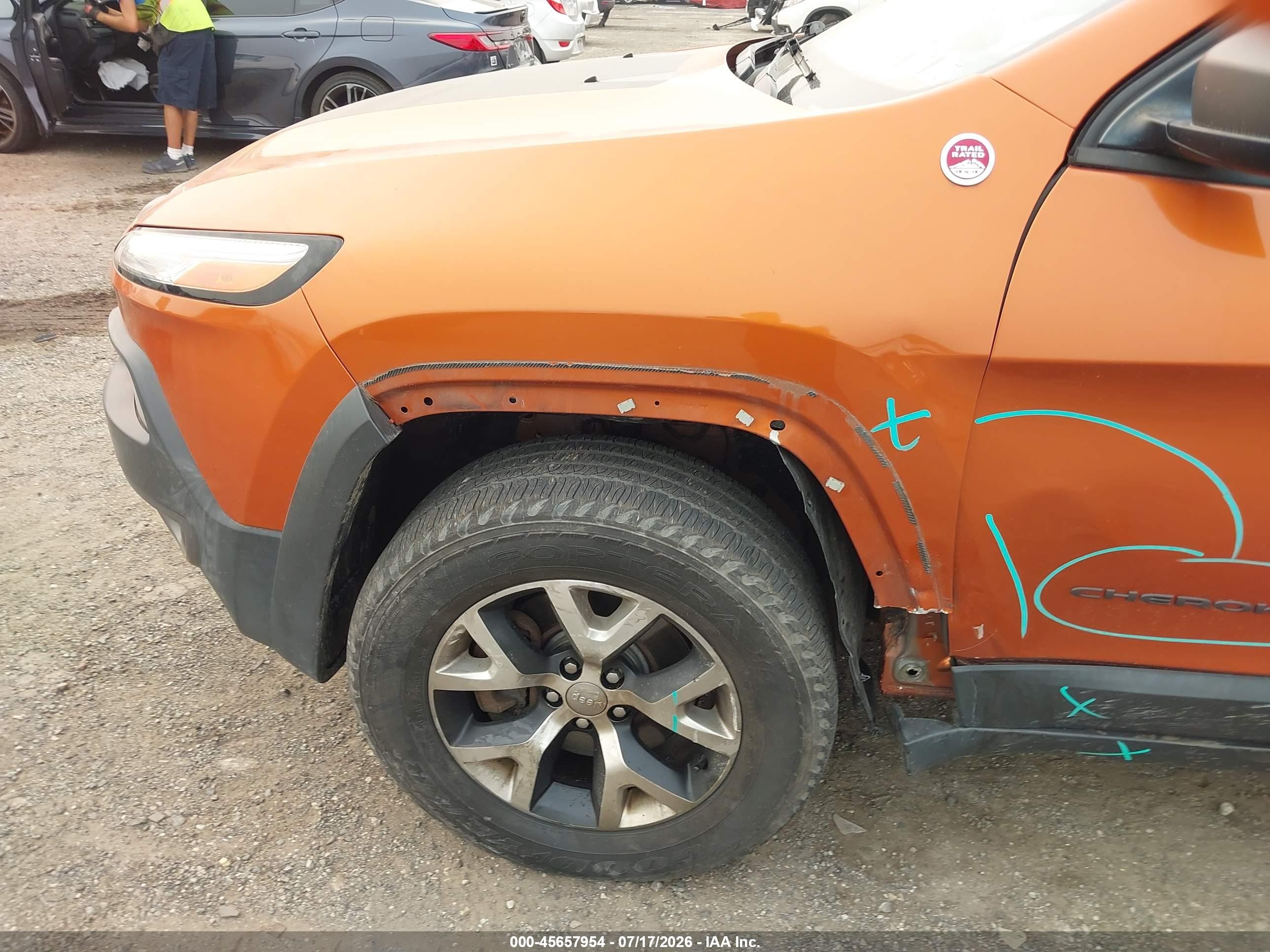 2015 Jeep Cherokee   Orange vin: 1C4PJMBS3FW649749