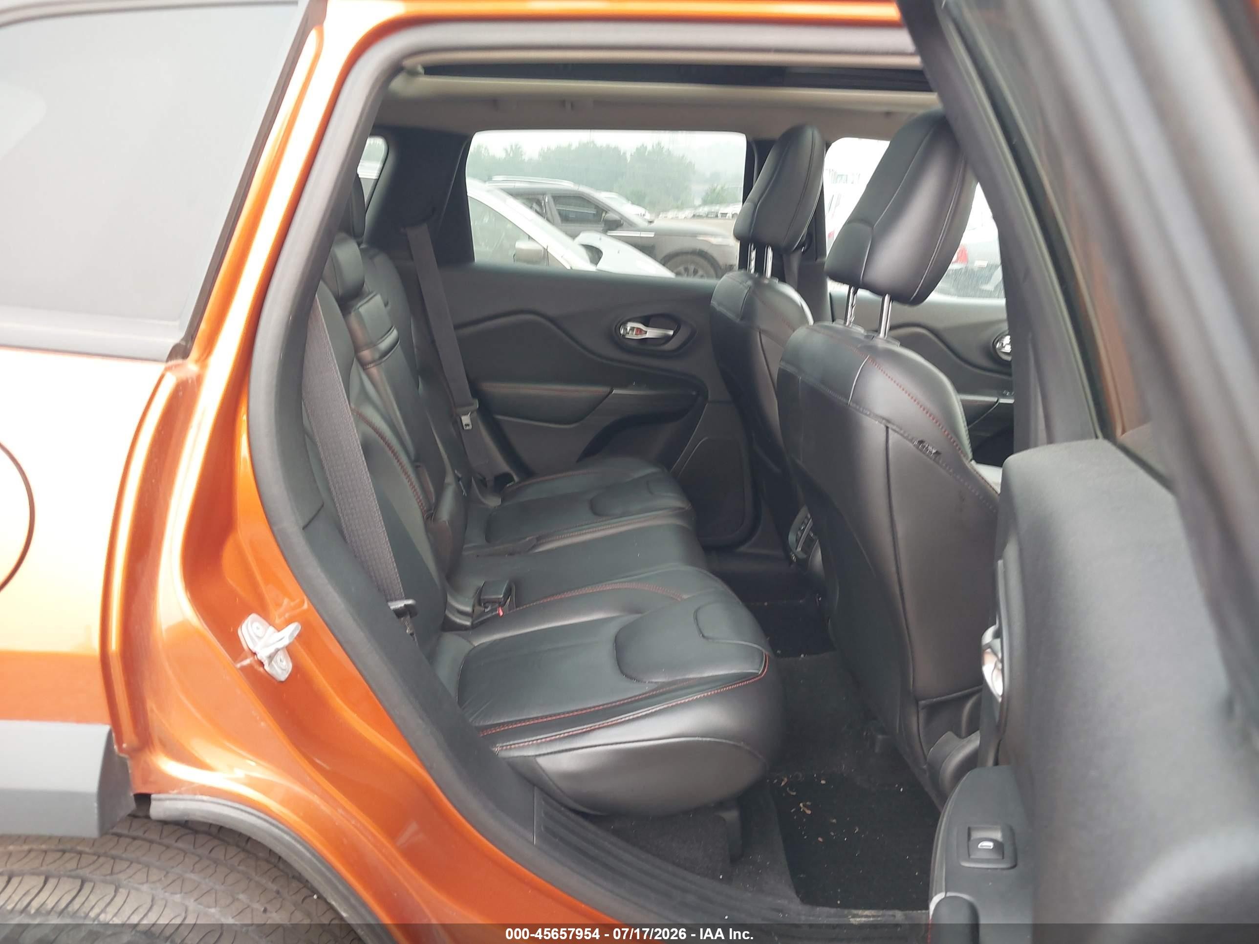 2015 Jeep Cherokee   Orange vin: 1C4PJMBS3FW649749