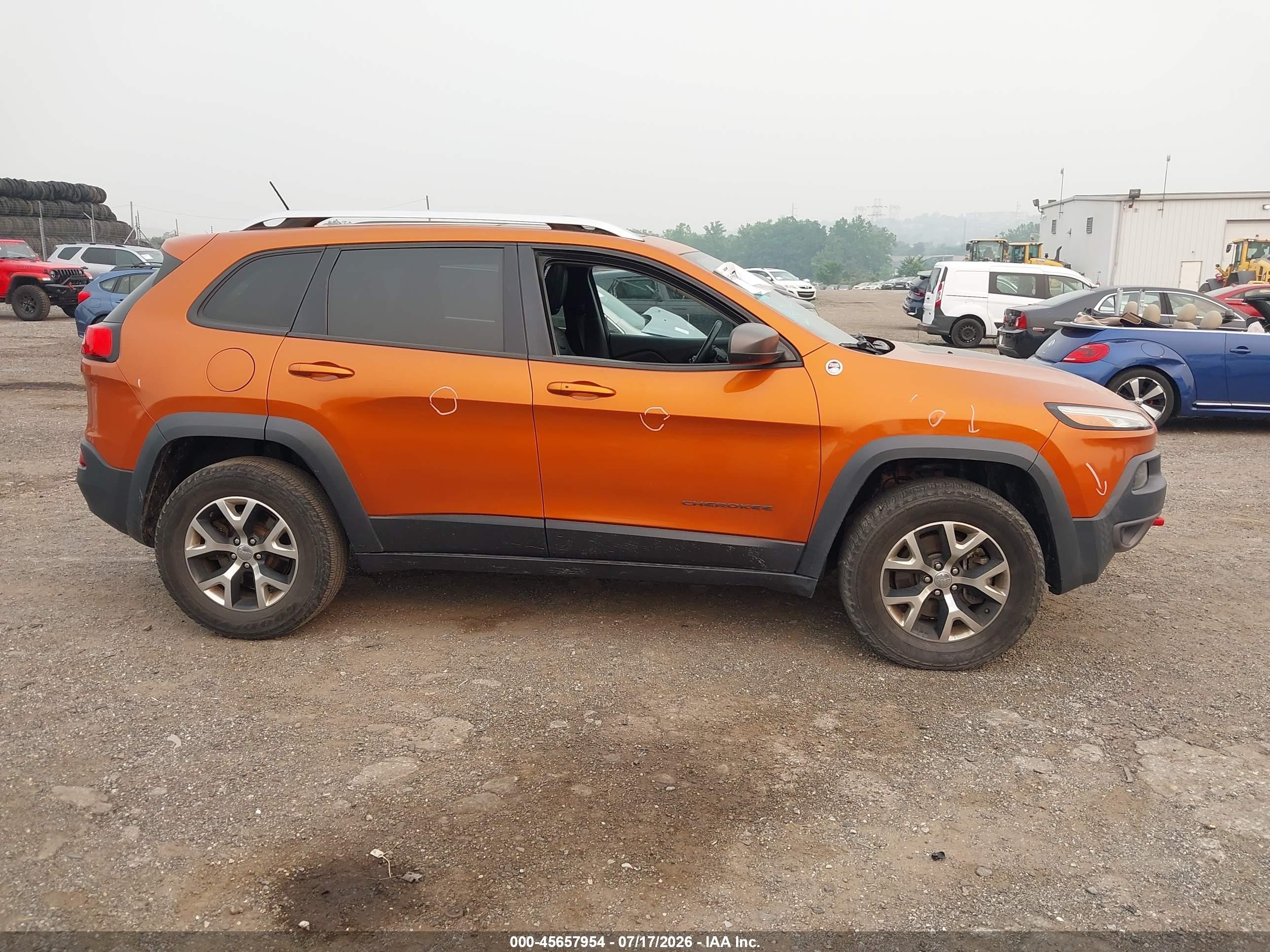 2015 Jeep Cherokee   Orange vin: 1C4PJMBS3FW649749