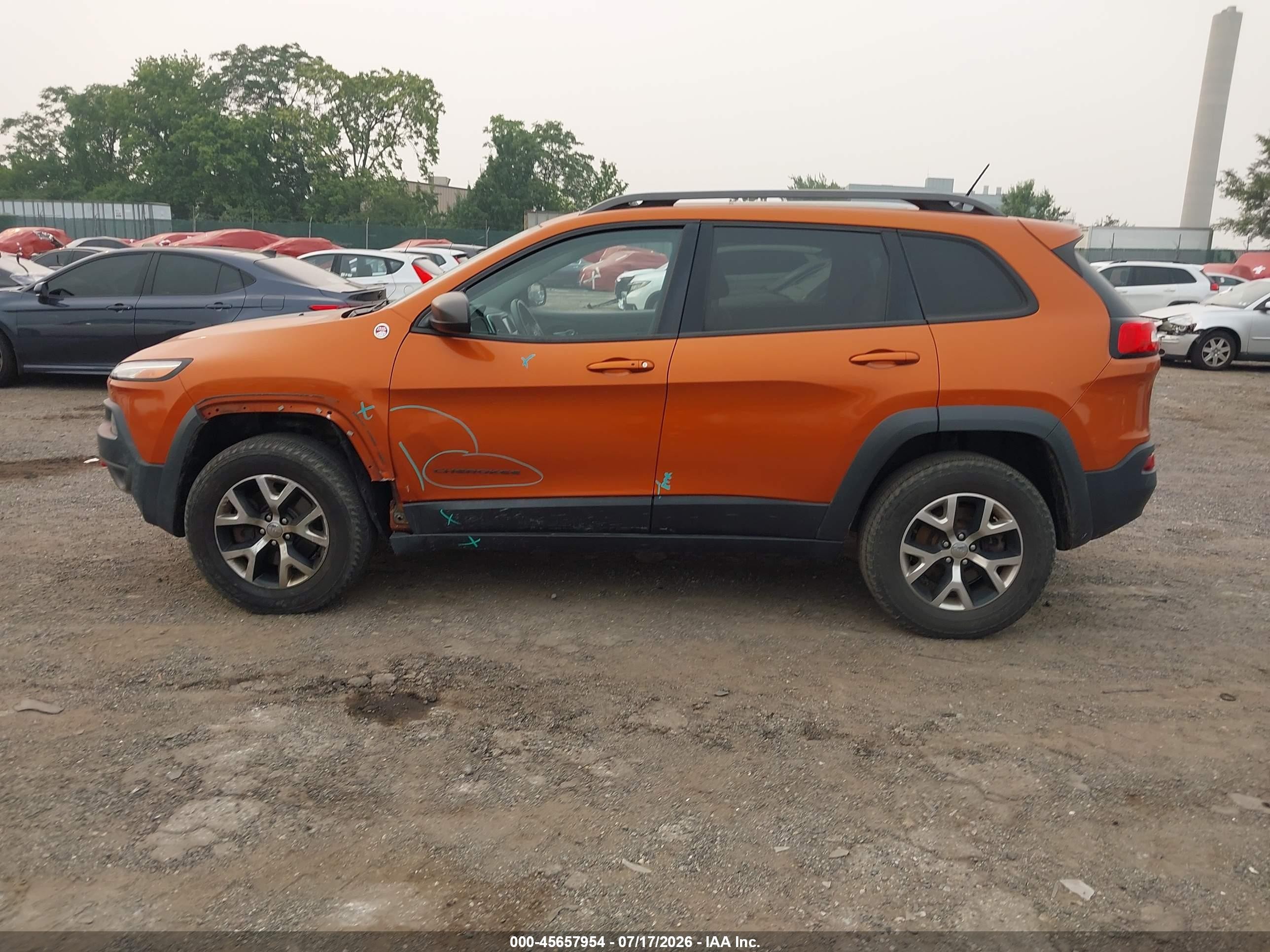 2015 Jeep Cherokee   Orange vin: 1C4PJMBS3FW649749