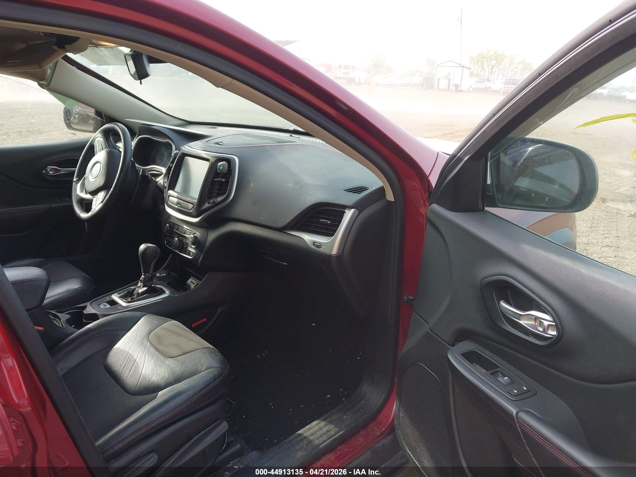 2015 Jeep Cherokee Trailhawk Red vin: 1C4PJMBS3FW786755