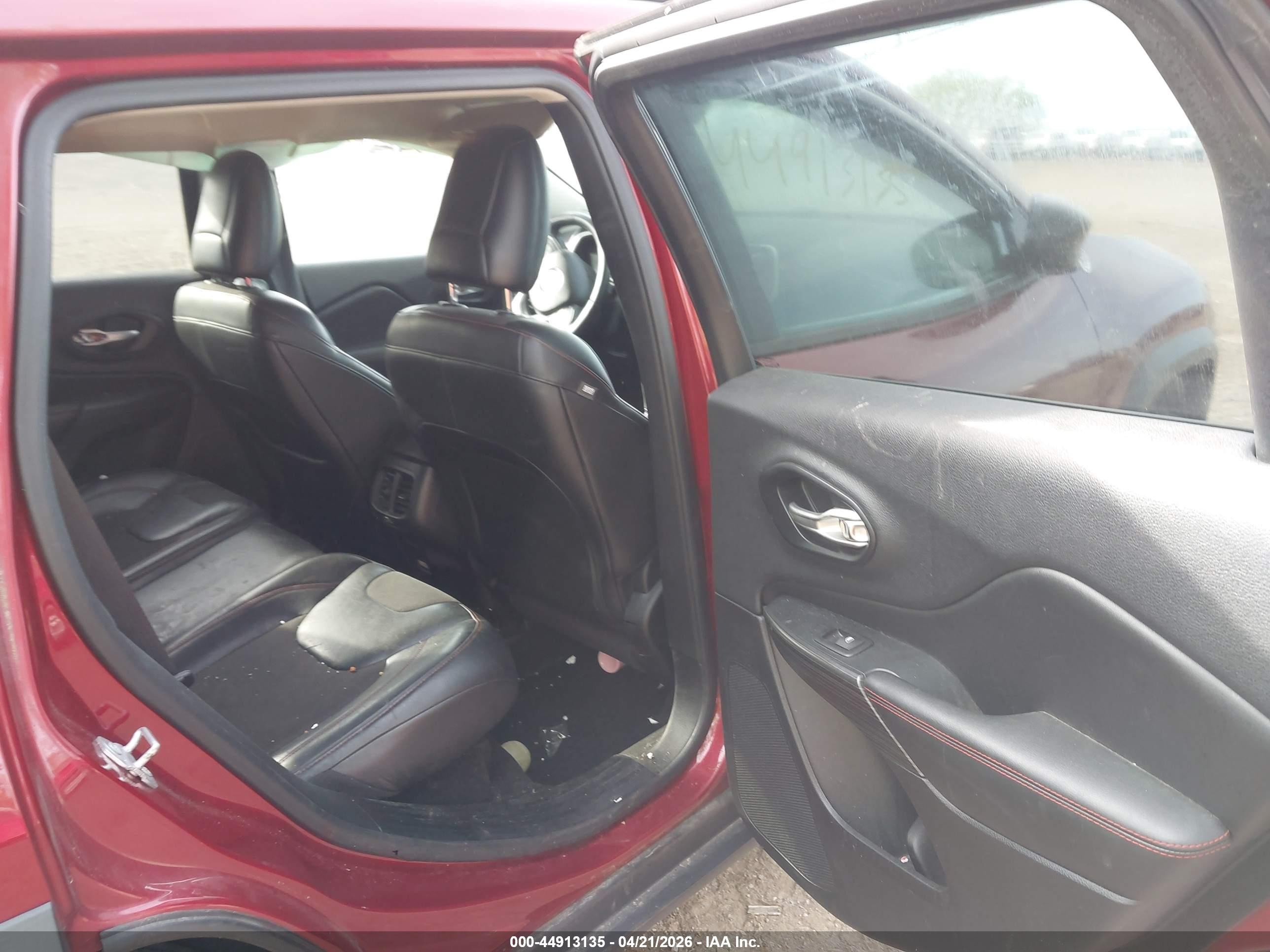 2015 Jeep Cherokee Trailhawk Red vin: 1C4PJMBS3FW786755