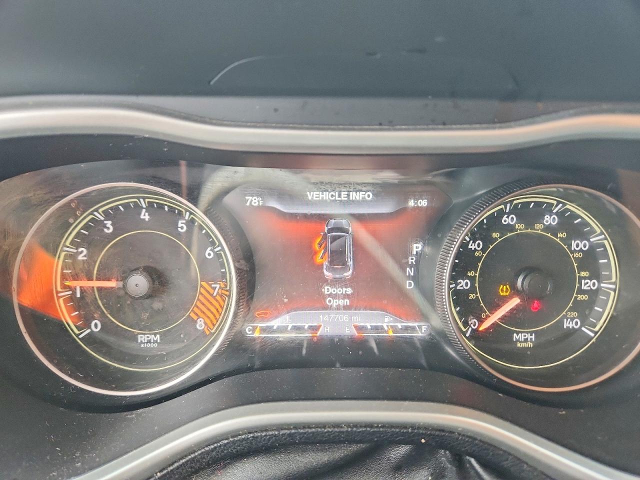 2014 Jeep Cherokee Trailhawk White vin: 1C4PJMBS4EW236902