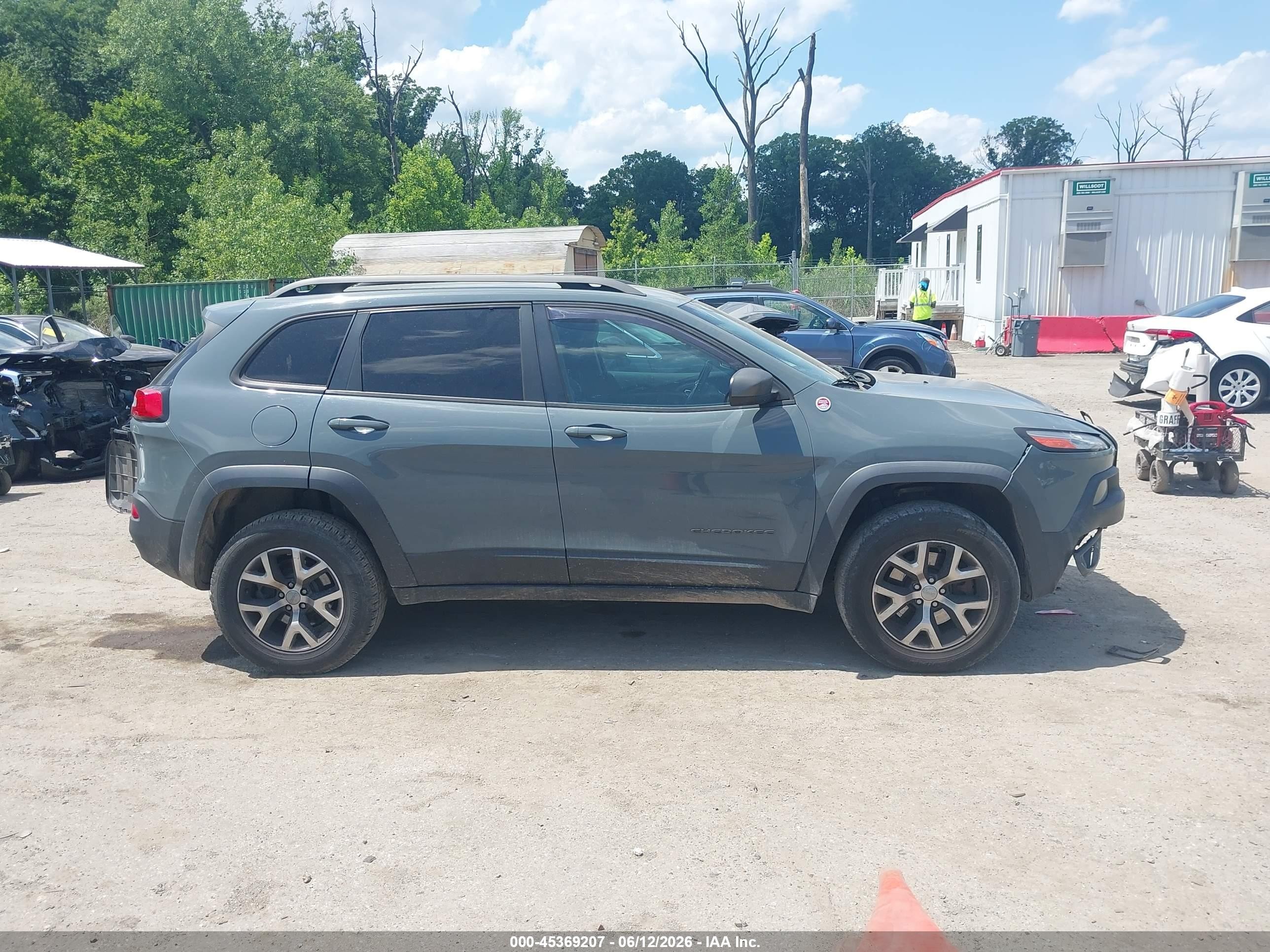 2015 Jeep Cherokee Trailhawk Gray vin: 1C4PJMBS4FW502128
