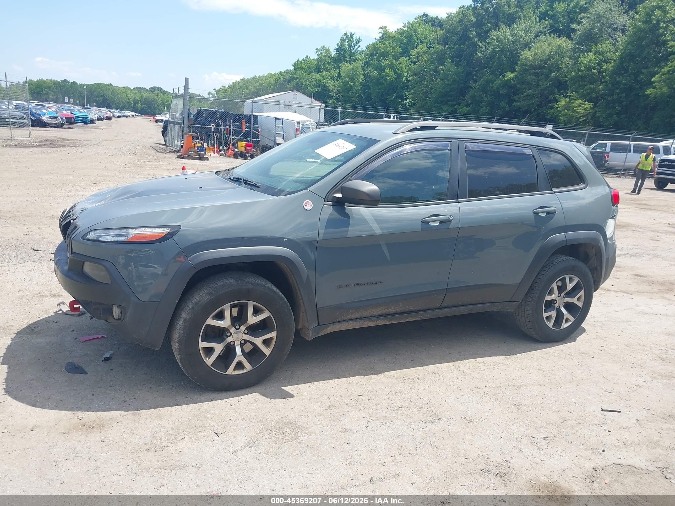 2015 Jeep Cherokee Trailhawk Gray vin: 1C4PJMBS4FW502128