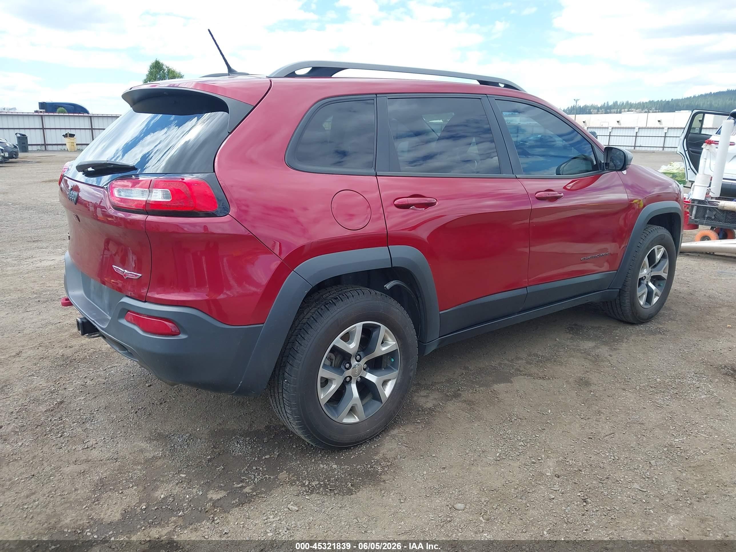 2015 Jeep Cherokee Trailhawk Red vin: 1C4PJMBS4FW502386