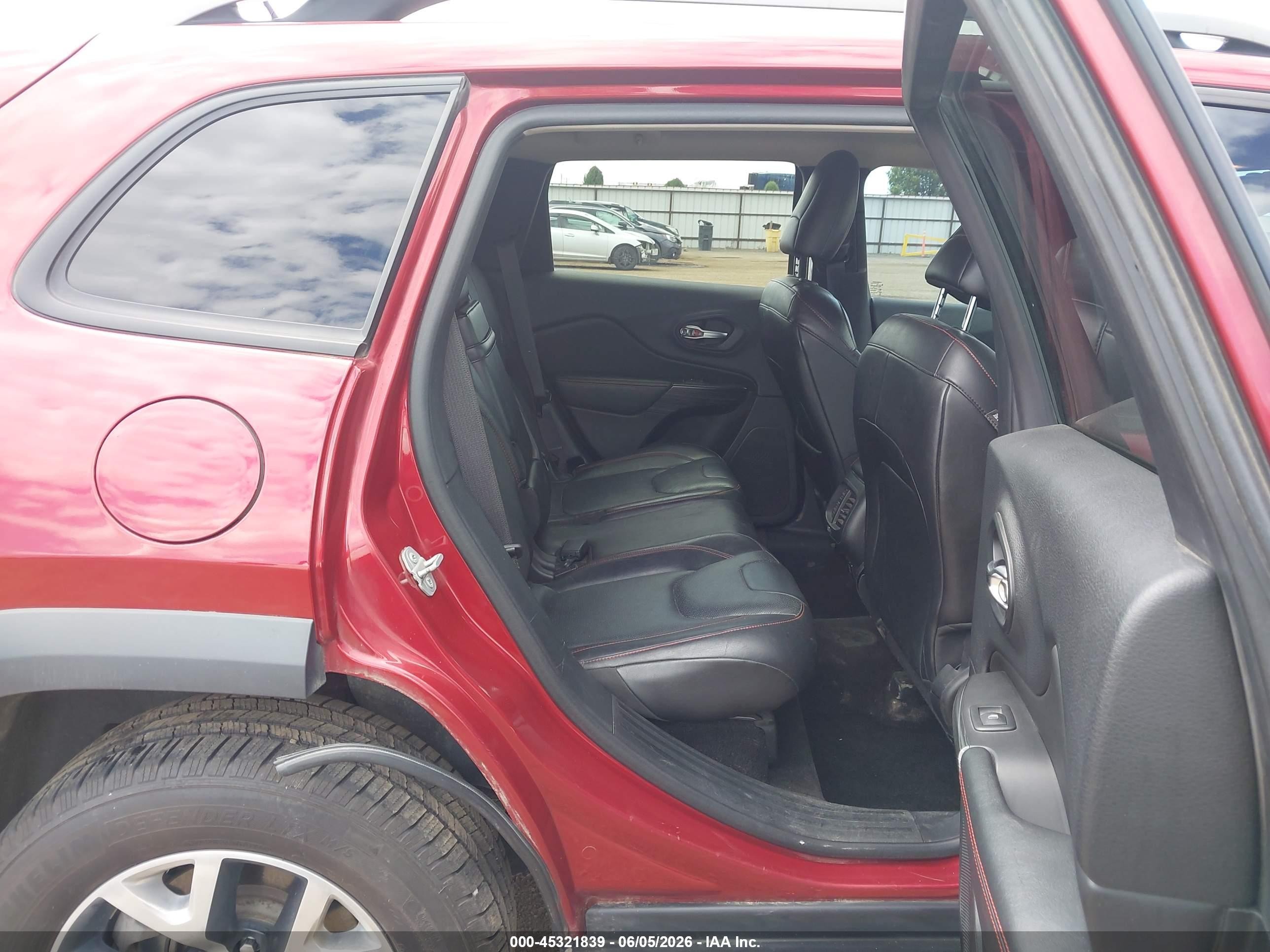 2015 Jeep Cherokee Trailhawk Red vin: 1C4PJMBS4FW502386