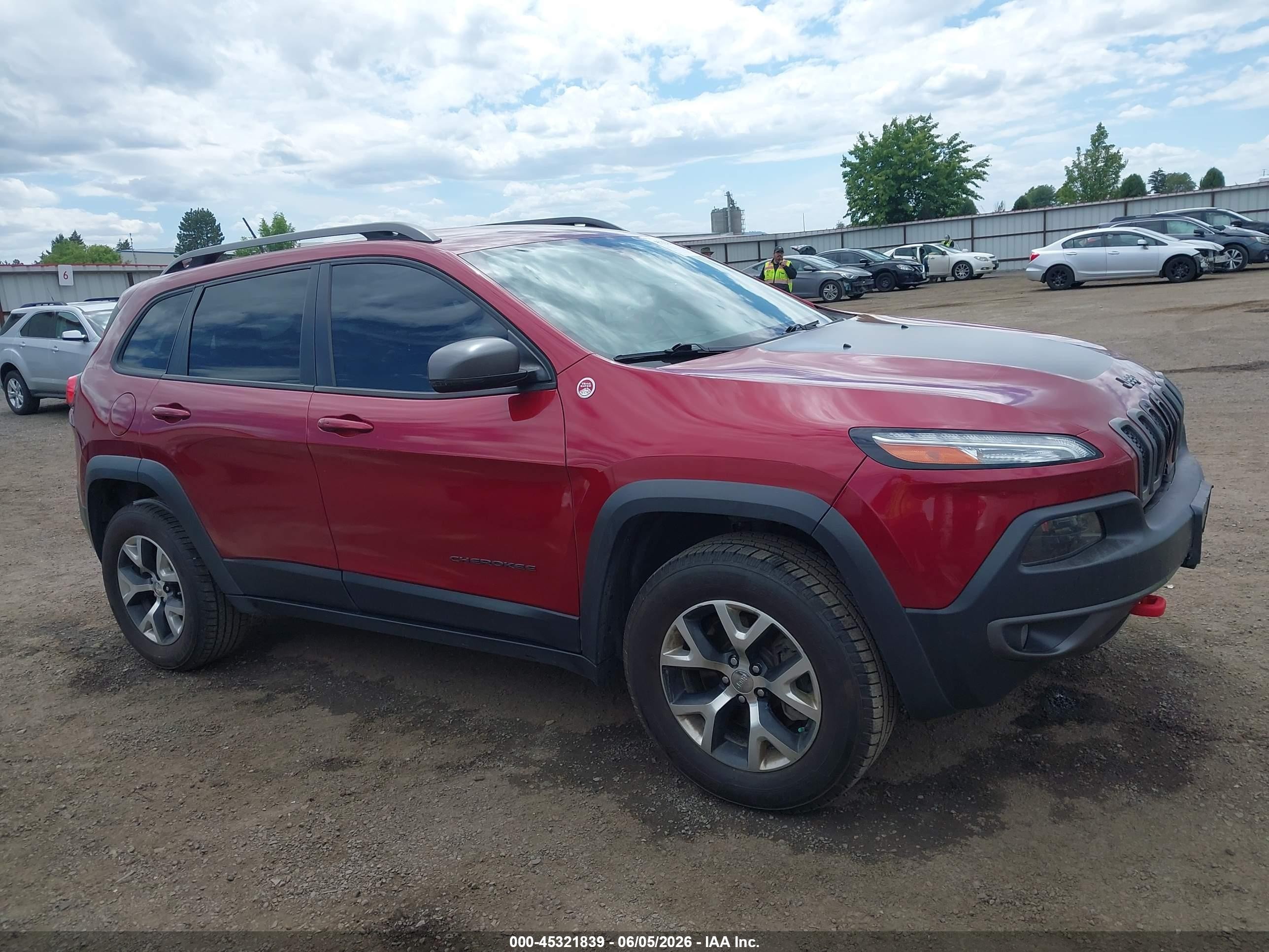 2015 Jeep Cherokee Trailhawk Red vin: 1C4PJMBS4FW502386
