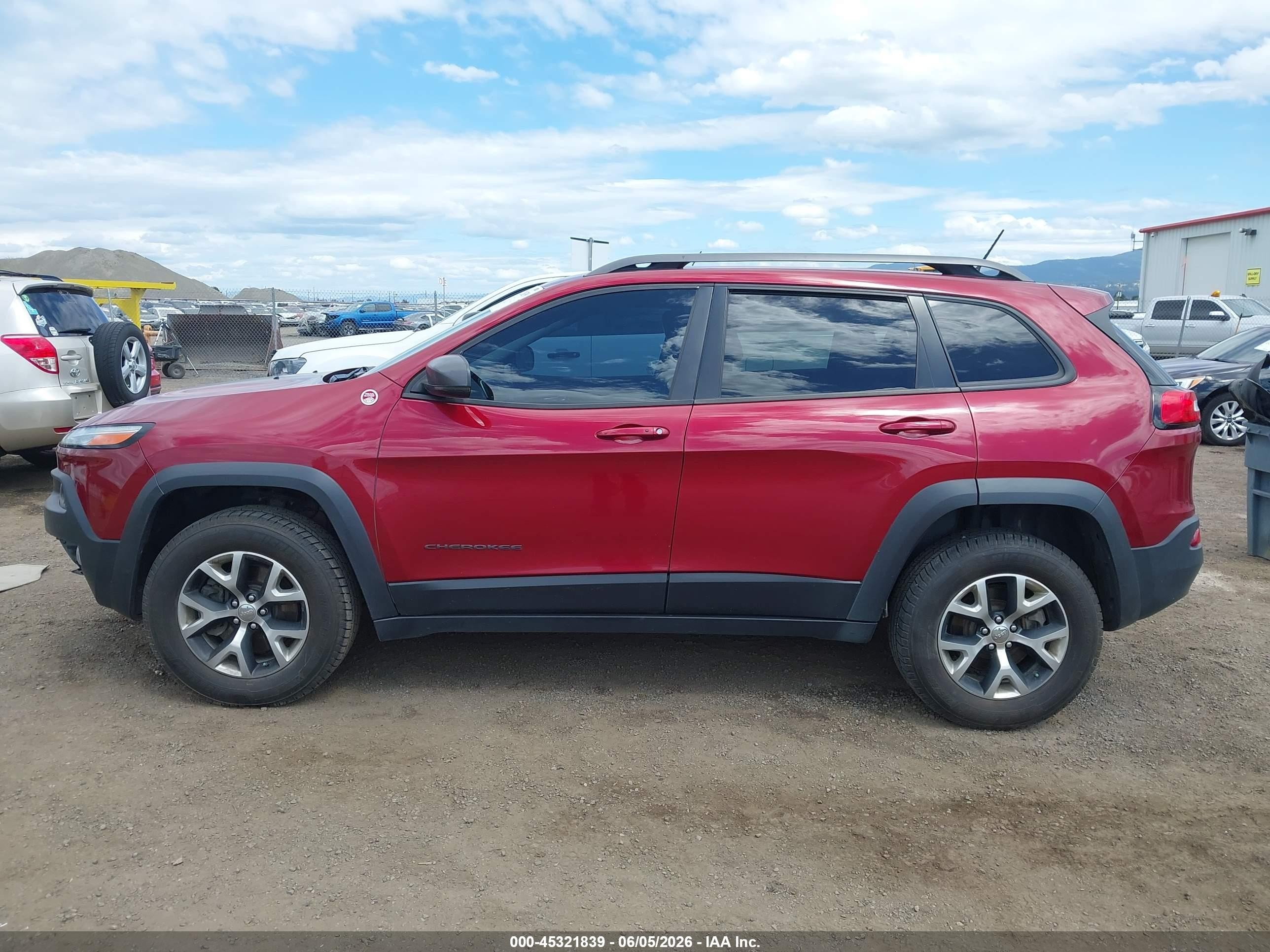2015 Jeep Cherokee Trailhawk Red vin: 1C4PJMBS4FW502386