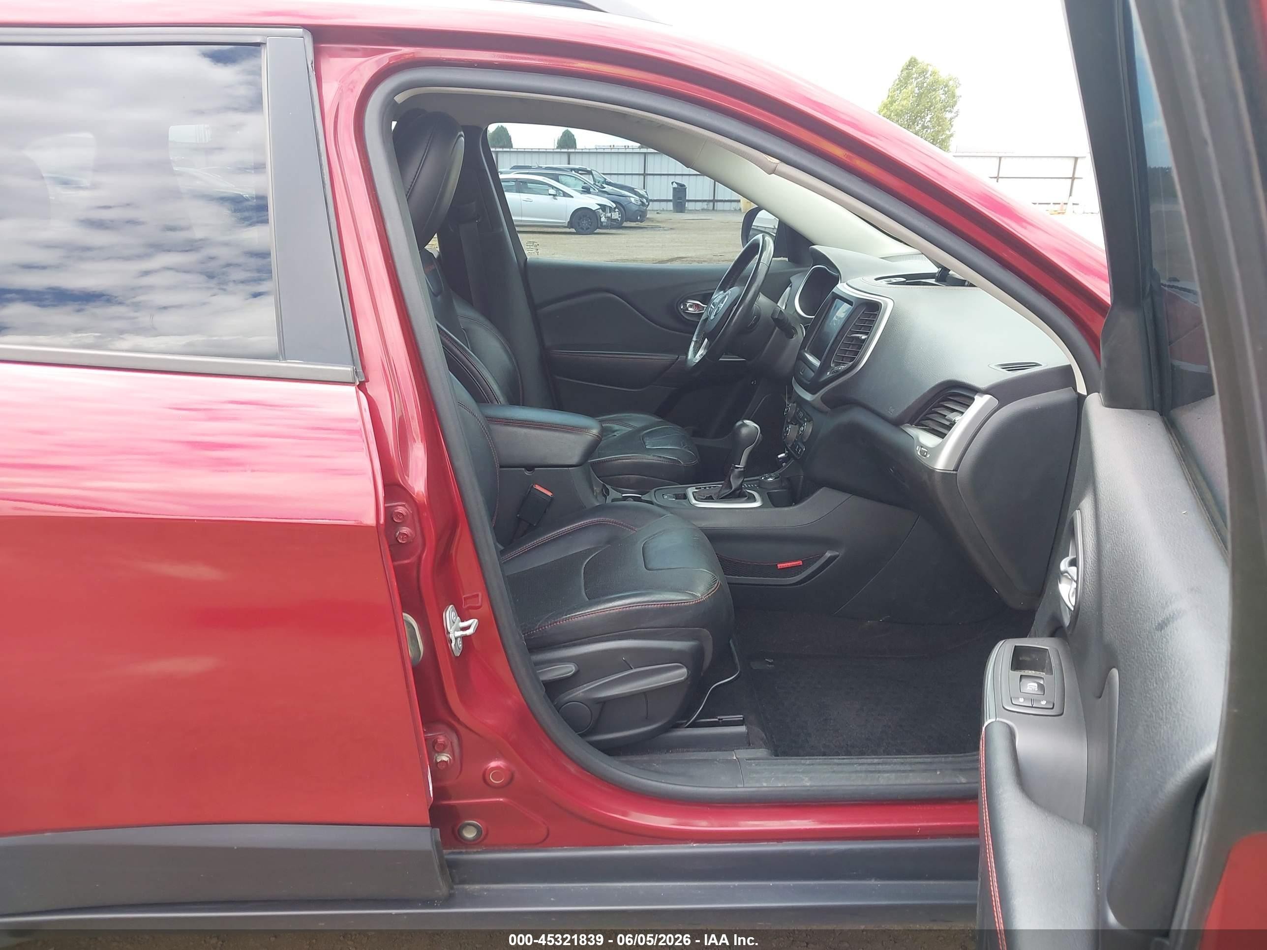 2015 Jeep Cherokee Trailhawk Red vin: 1C4PJMBS4FW502386