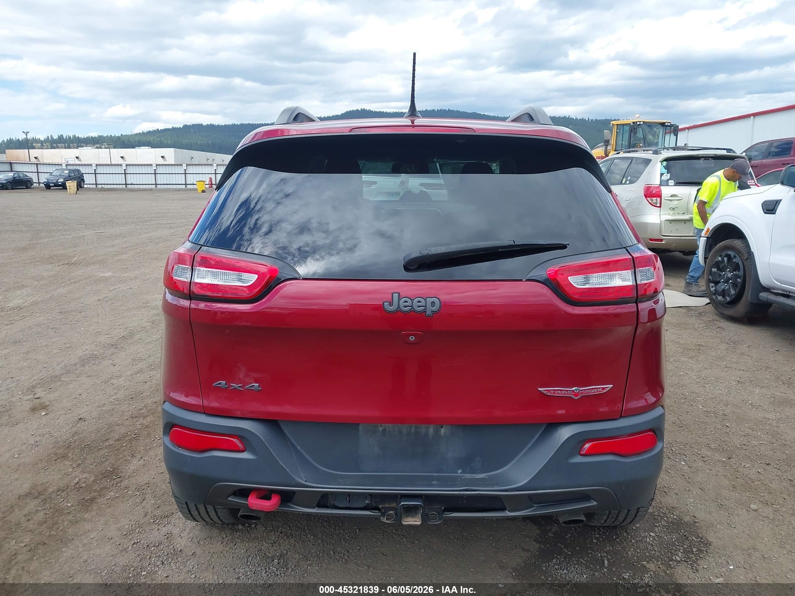 2015 Jeep Cherokee Trailhawk Red vin: 1C4PJMBS4FW502386