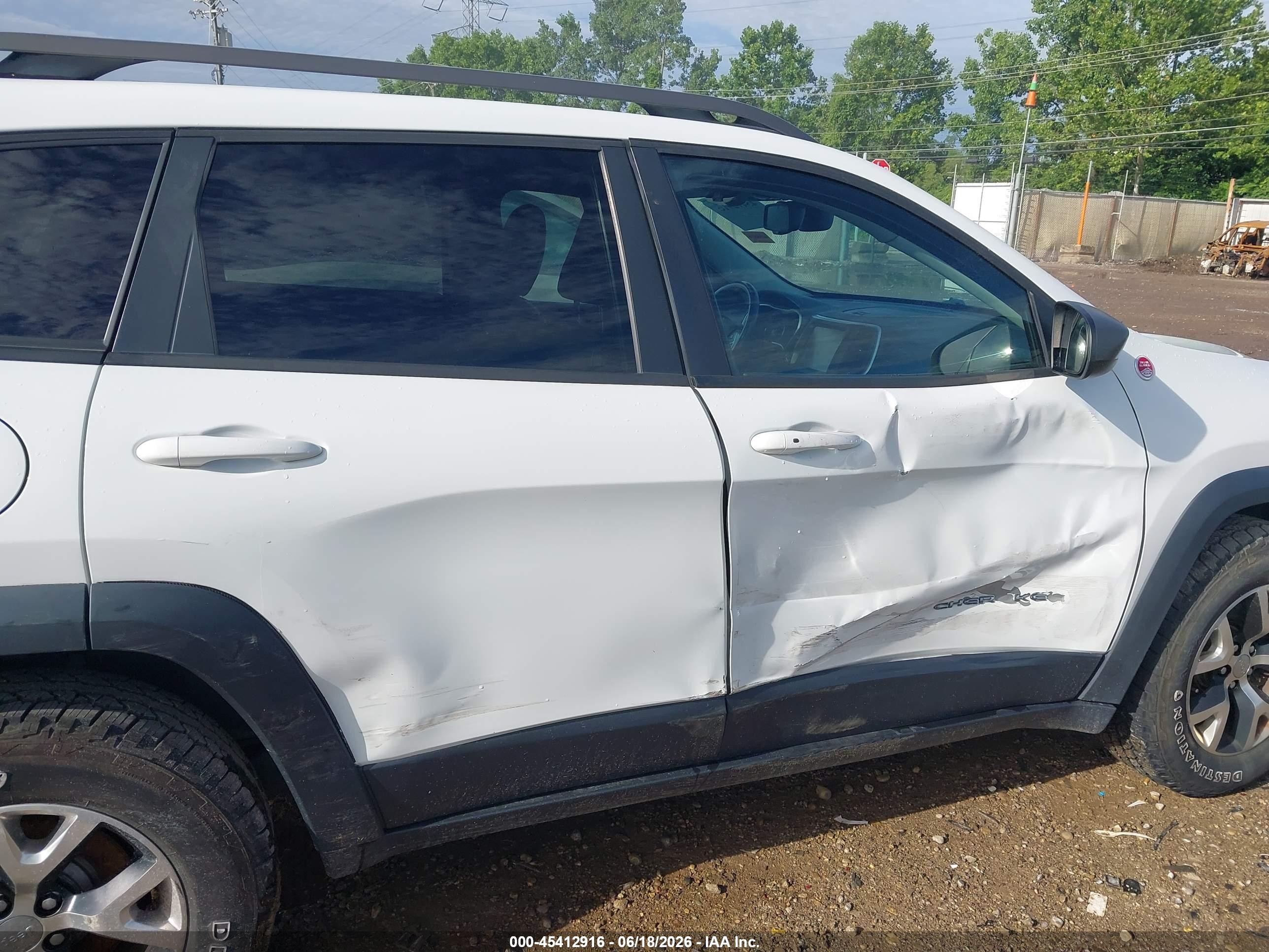 2015 Jeep Cherokee Trailhawk White vin: 1C4PJMBS4FW572261