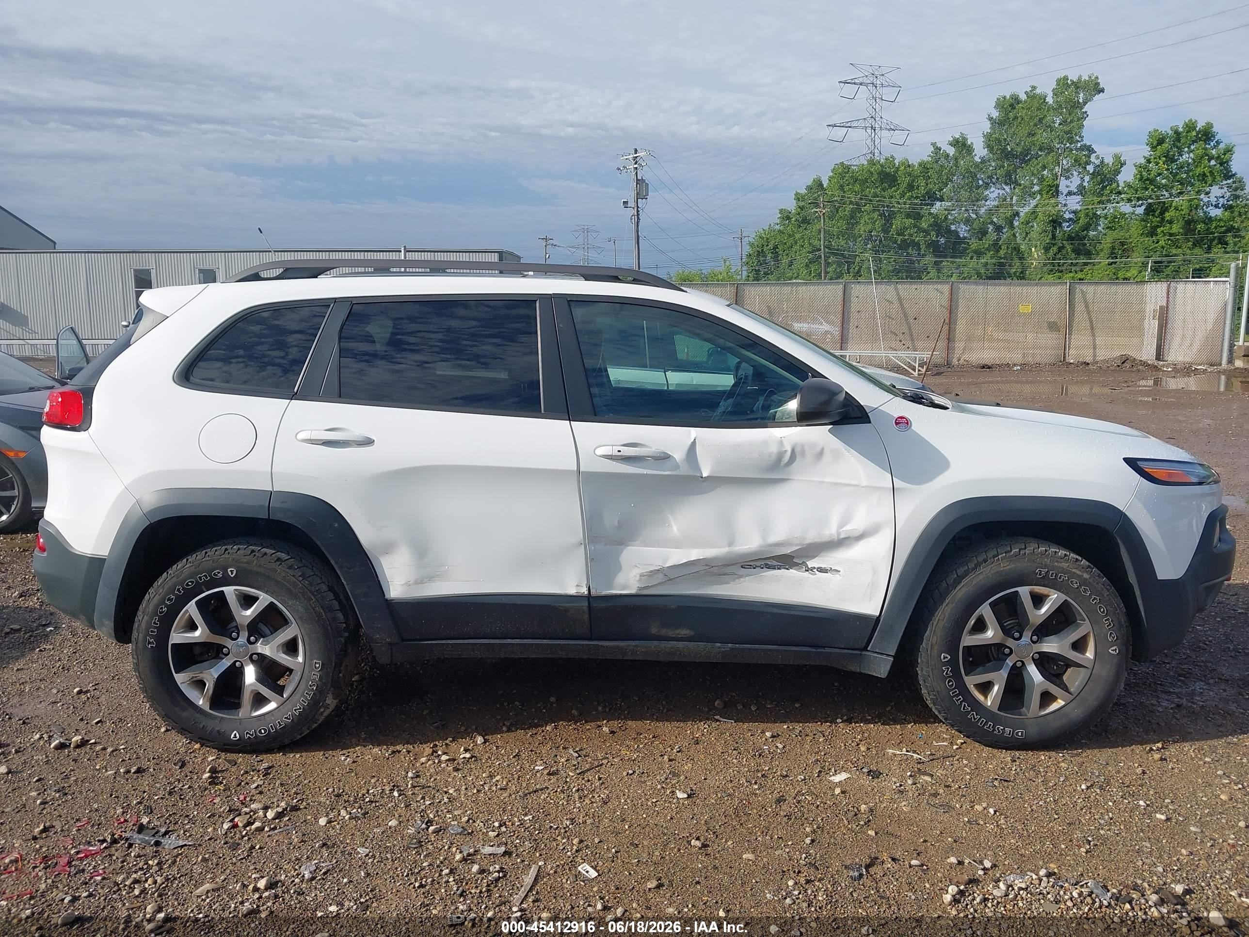 2015 Jeep Cherokee Trailhawk White vin: 1C4PJMBS4FW572261