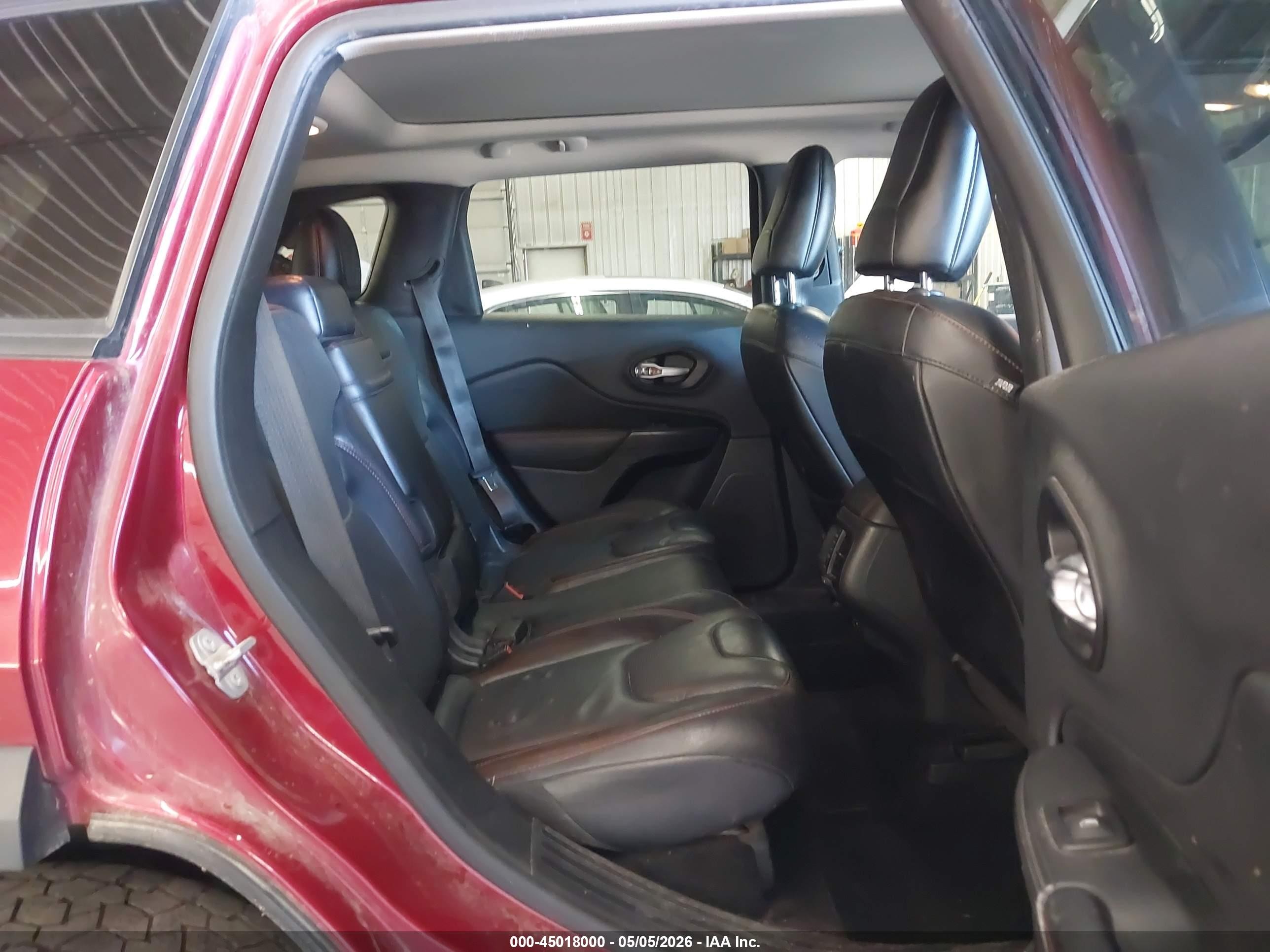 2015 Jeep Cherokee Trailhawk Red vin: 1C4PJMBS4FW610703