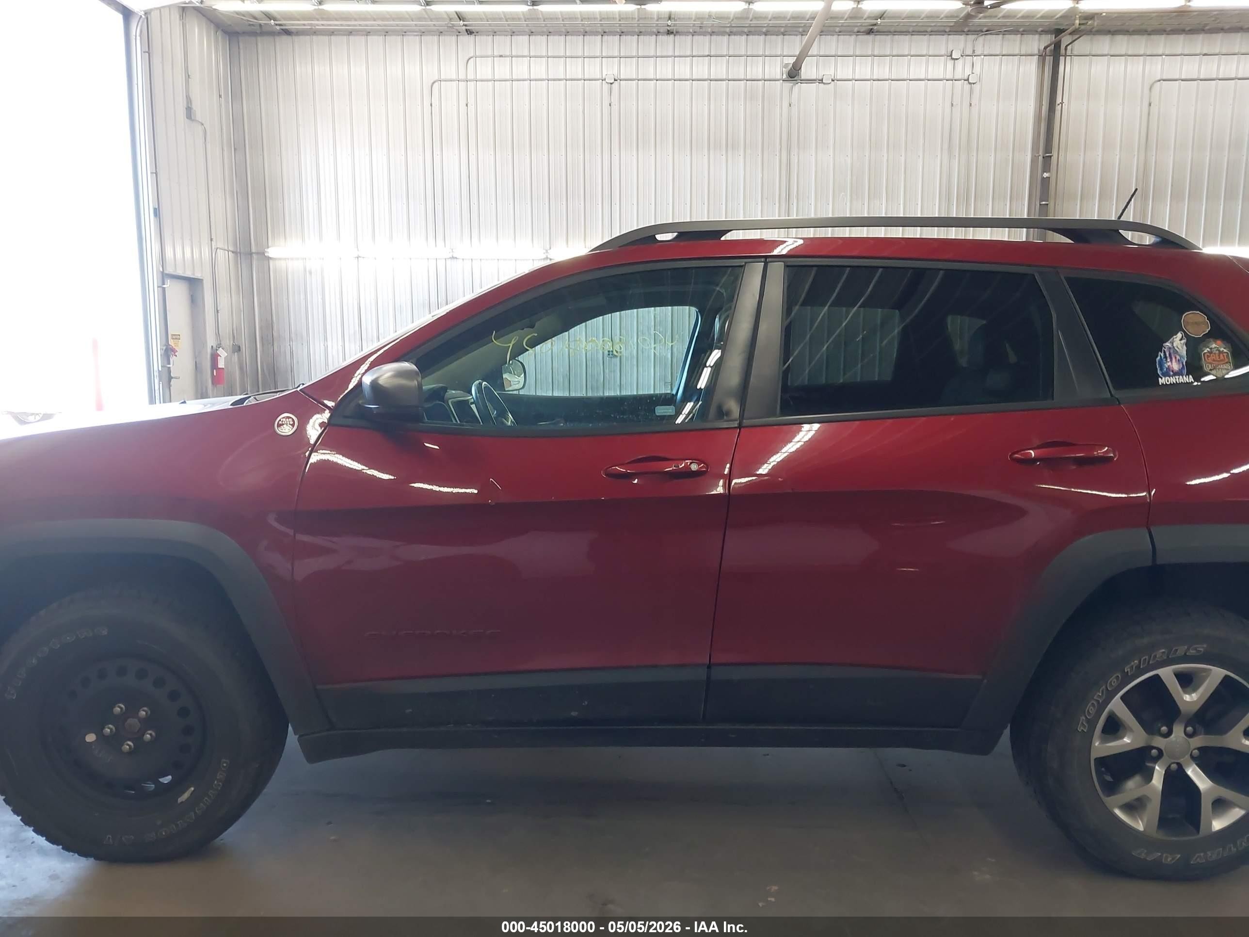 2015 Jeep Cherokee Trailhawk Red vin: 1C4PJMBS4FW610703