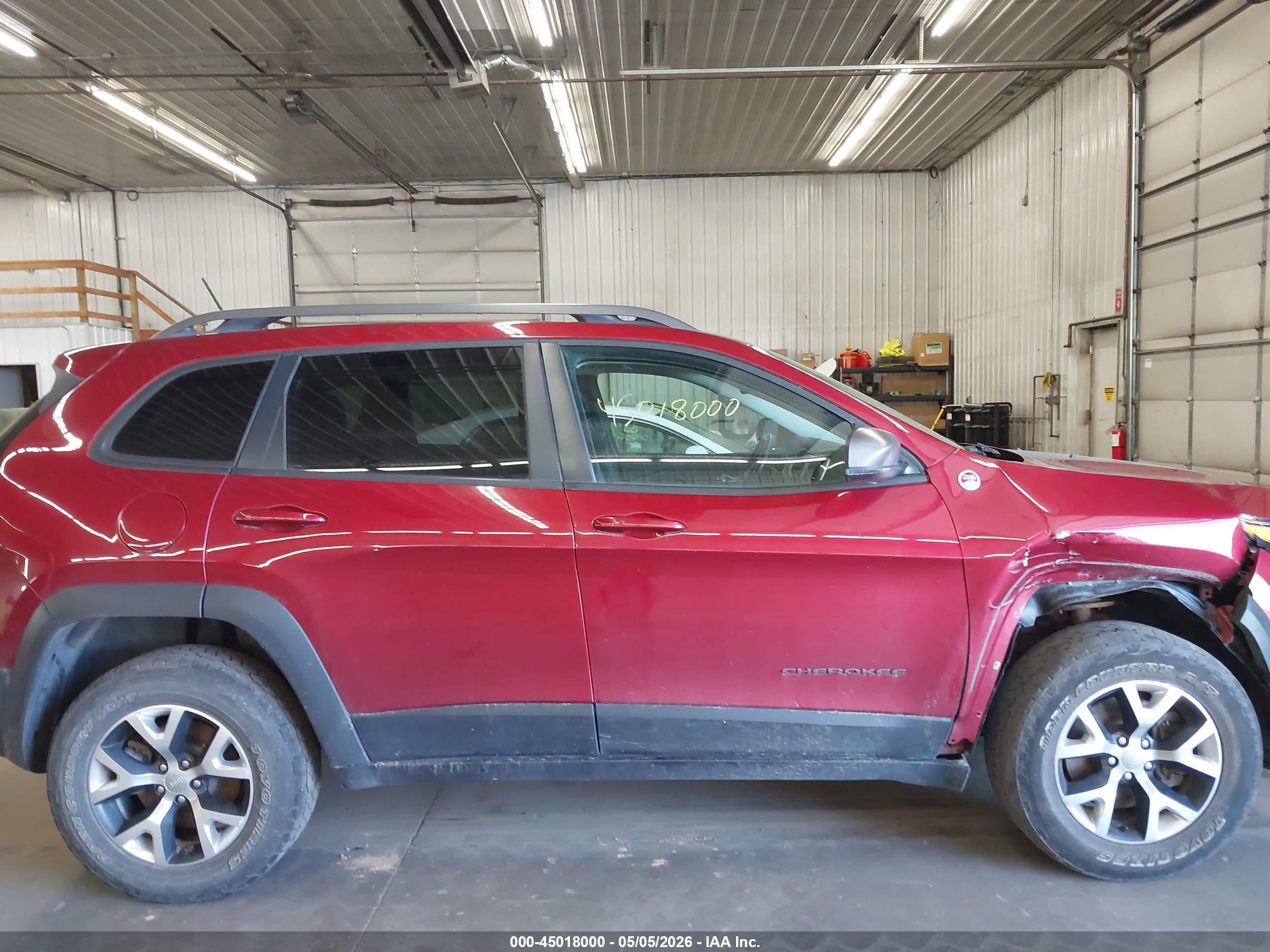2015 Jeep Cherokee Trailhawk Red vin: 1C4PJMBS4FW610703