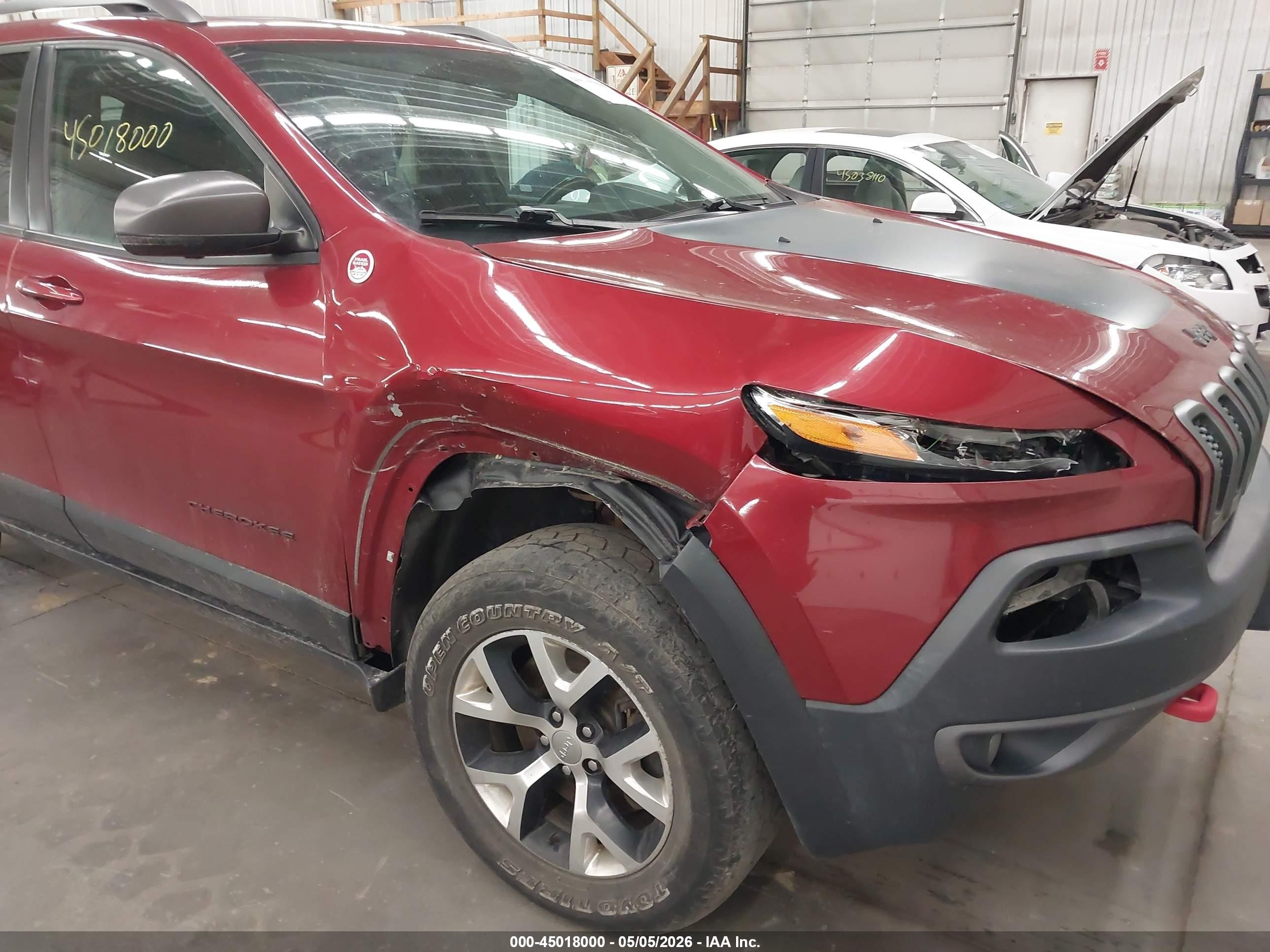 2015 Jeep Cherokee Trailhawk Red vin: 1C4PJMBS4FW610703