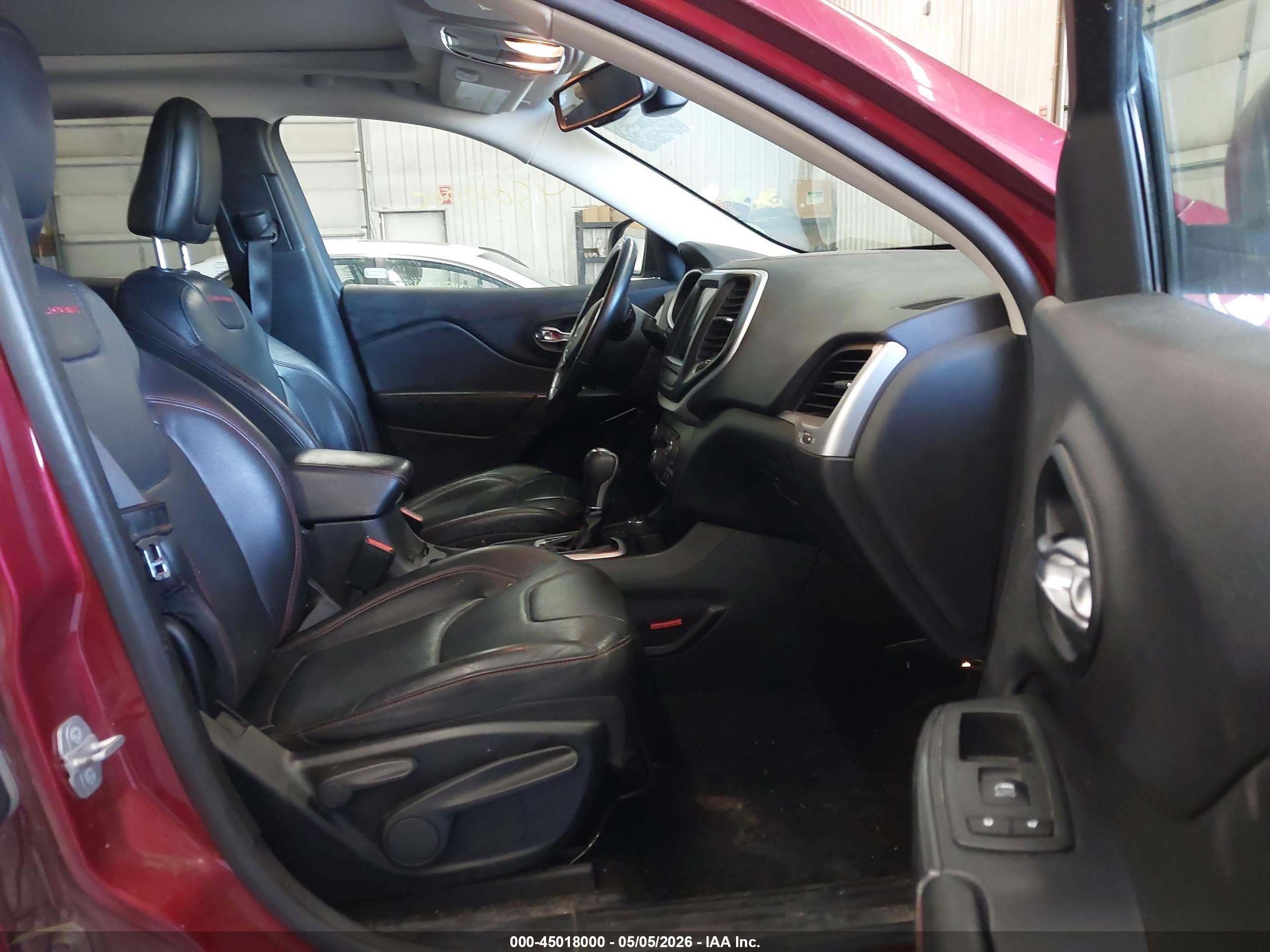 2015 Jeep Cherokee Trailhawk Red vin: 1C4PJMBS4FW610703