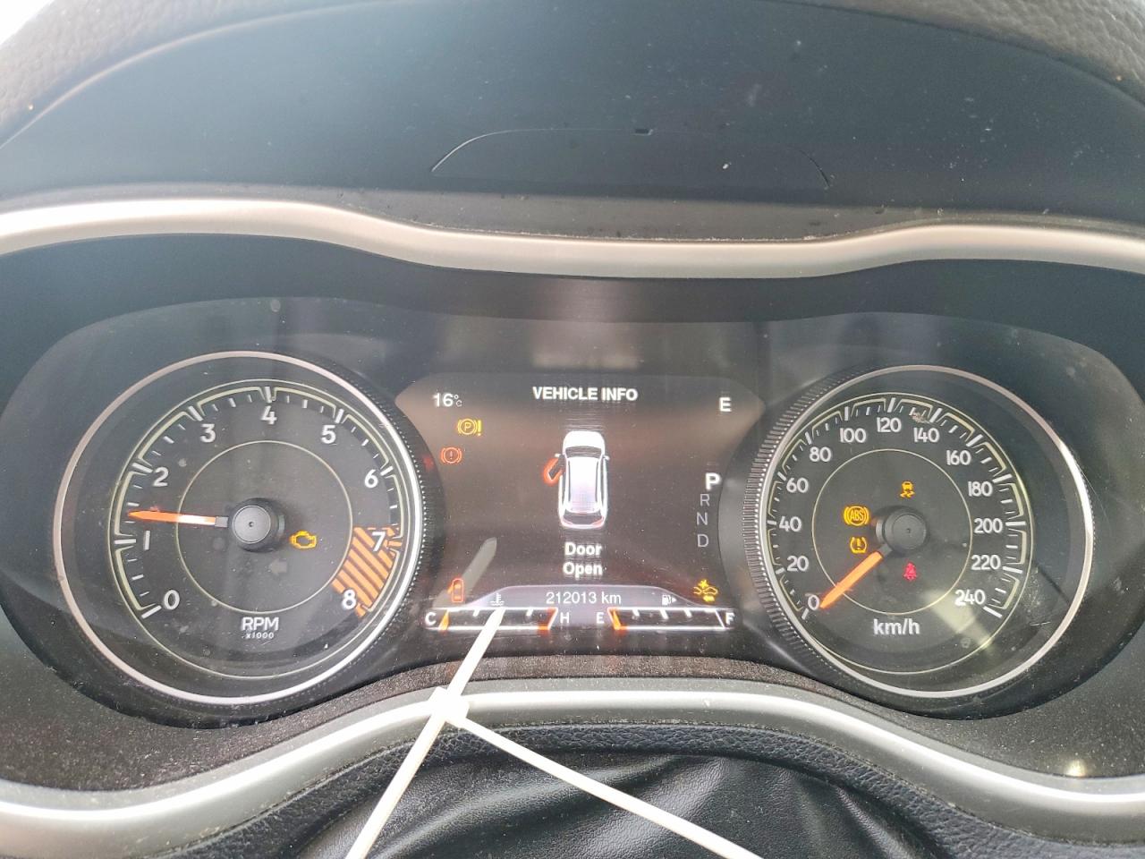 2015 Jeep Cherokee White vin: 1C4PJMBS4FW623791