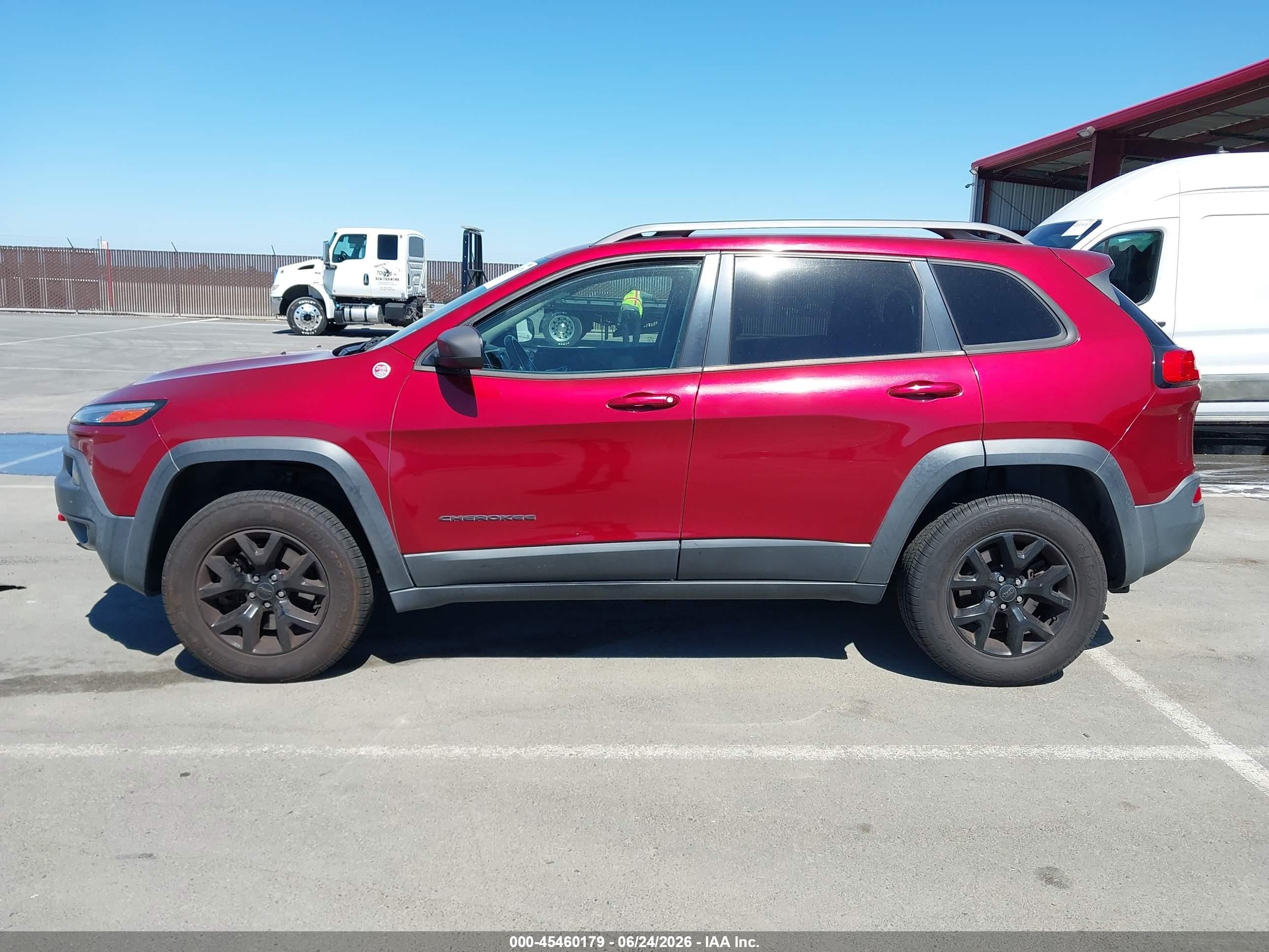2015 Jeep Cherokee Trailhawk Burgundy vin: 1C4PJMBS4FW646147