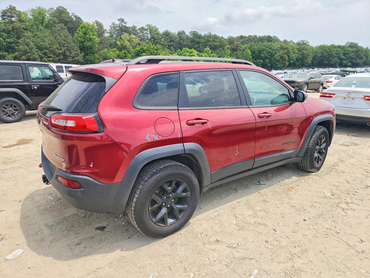 2015 Jeep Cherokee Trailhawk Red vin: 1C4PJMBS4FW694070