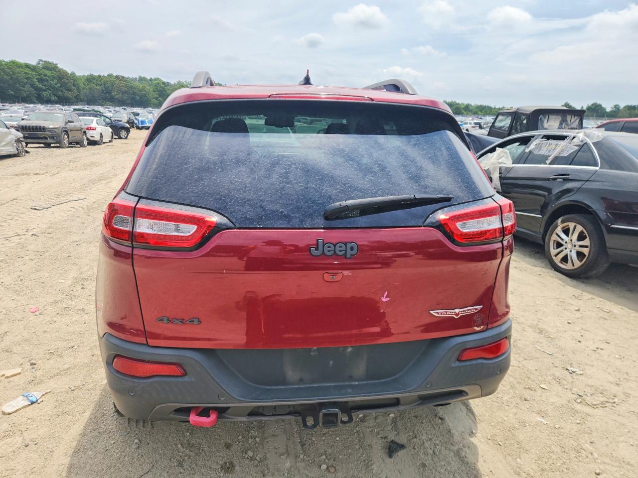 2015 Jeep Cherokee Trailhawk Red vin: 1C4PJMBS4FW694070